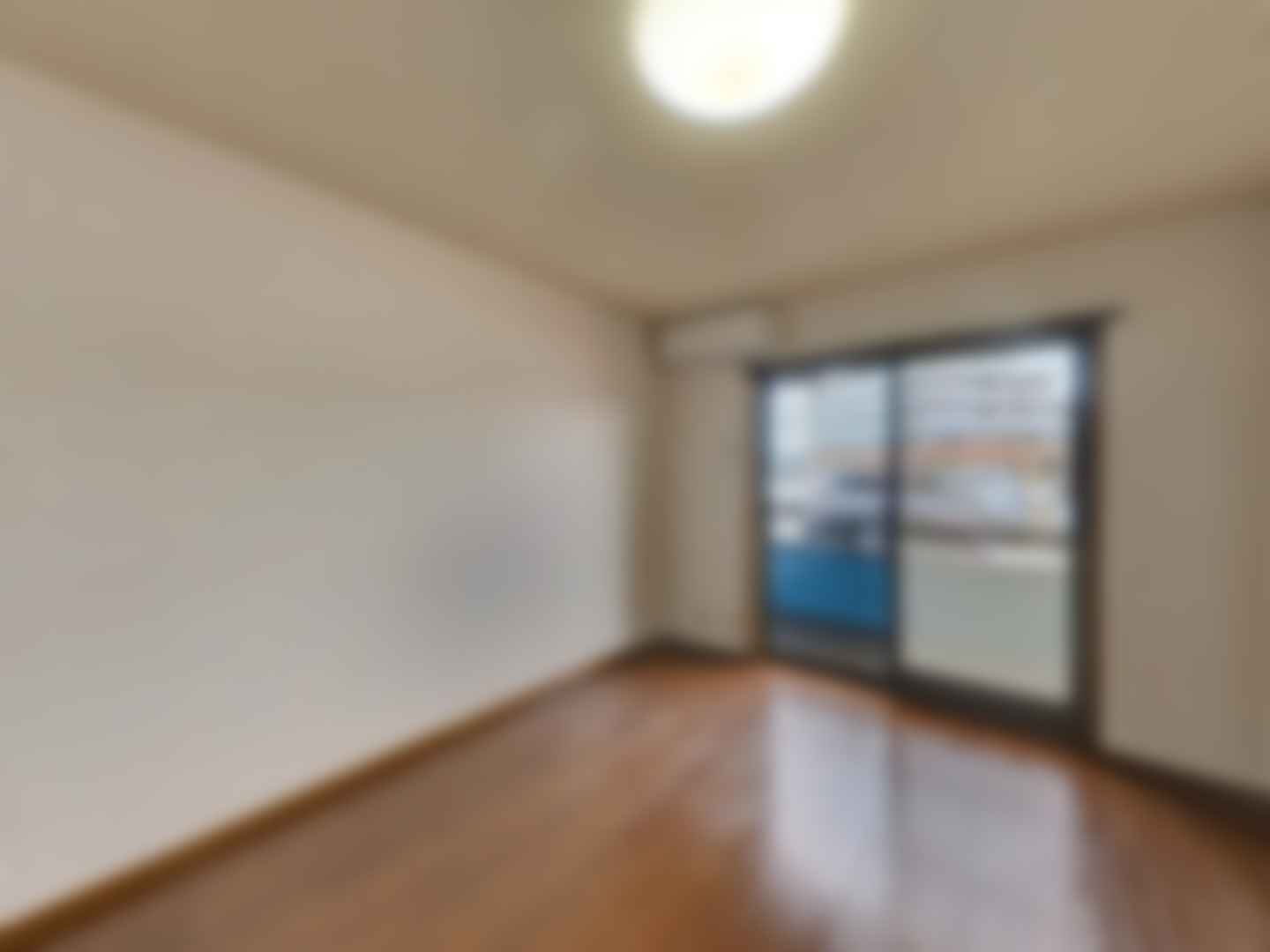 loading blurry tour image