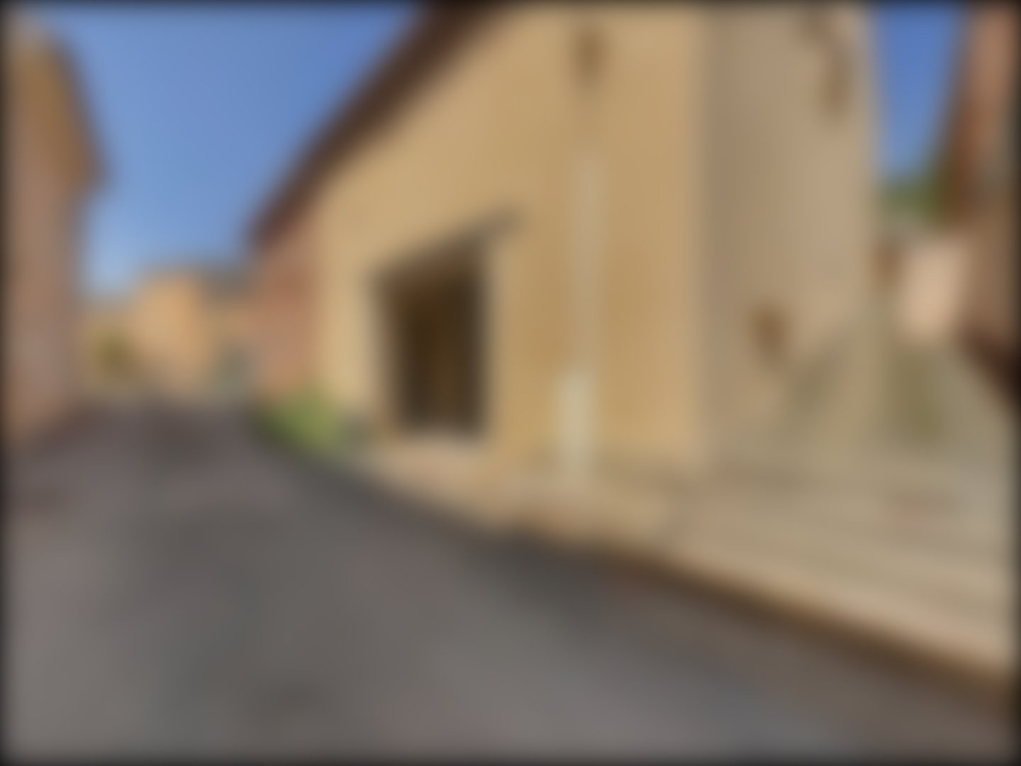 loading blurry tour image