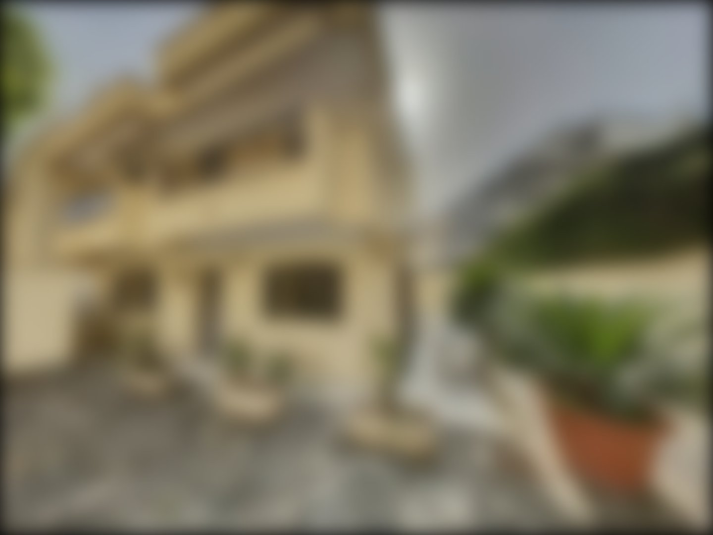 loading blurry tour image