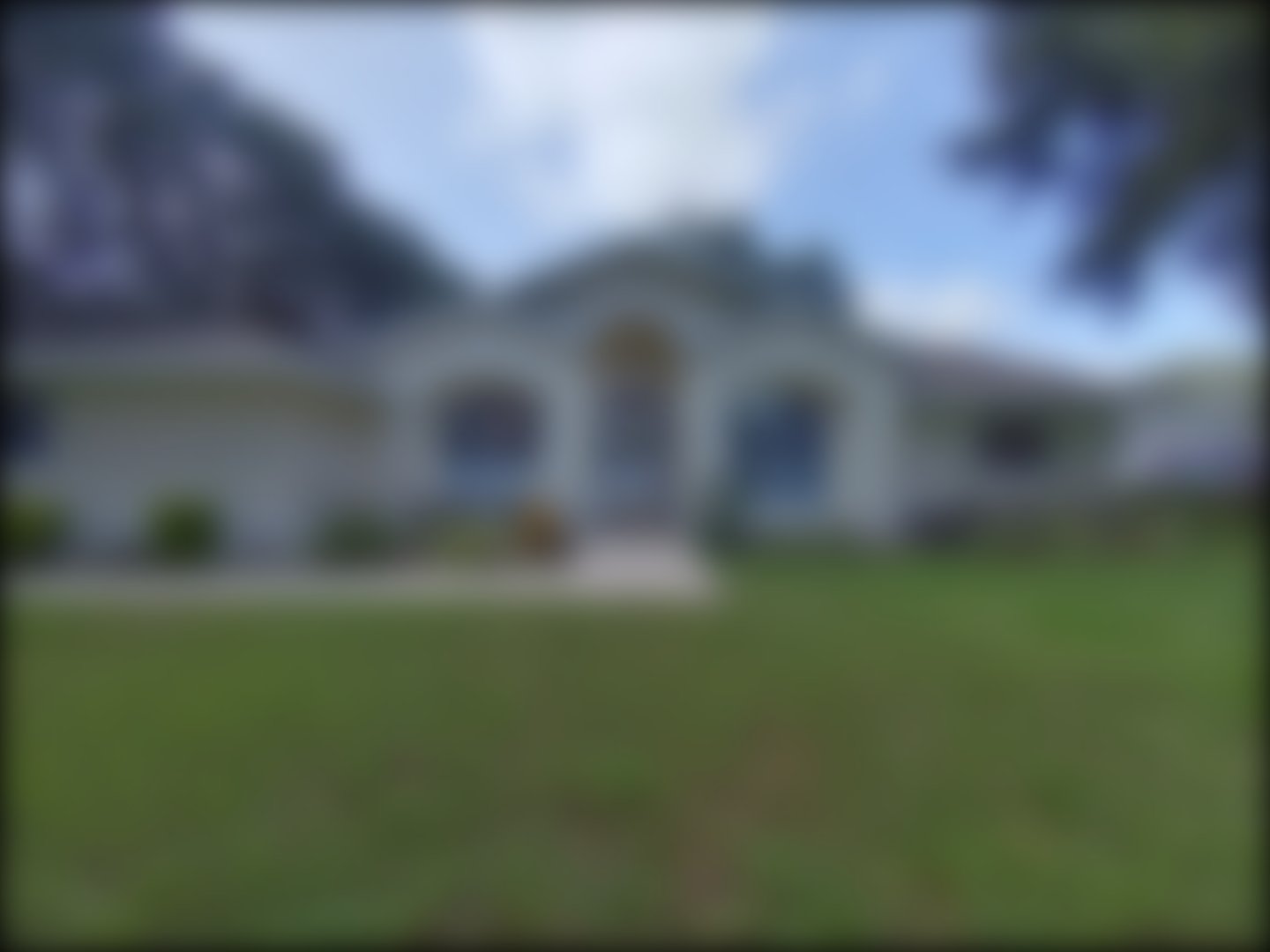 loading blurry tour image