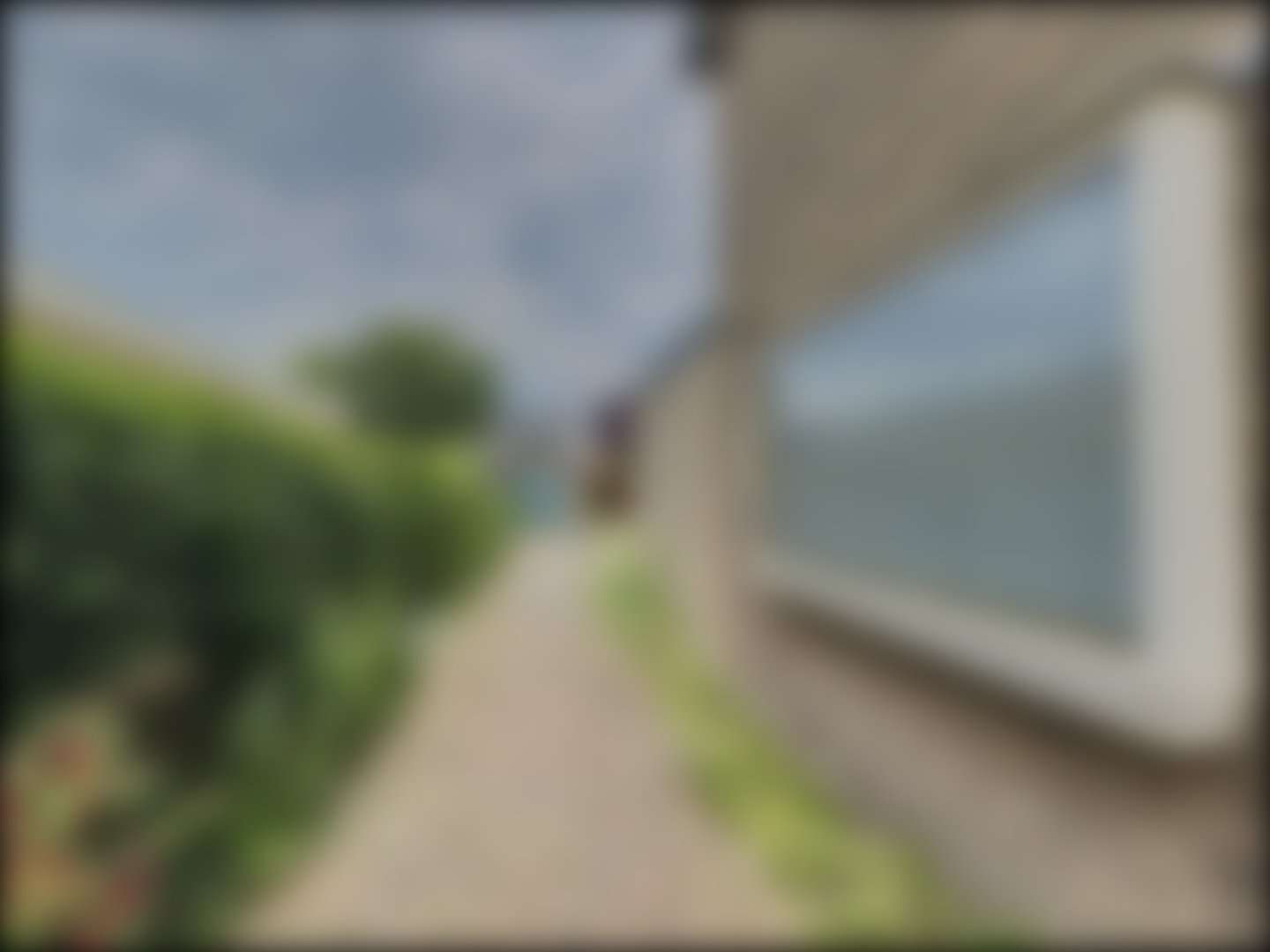 loading blurry tour image