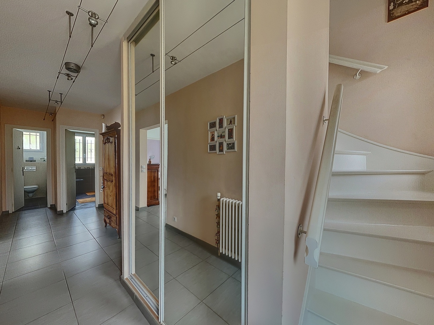 loading blurry tour image