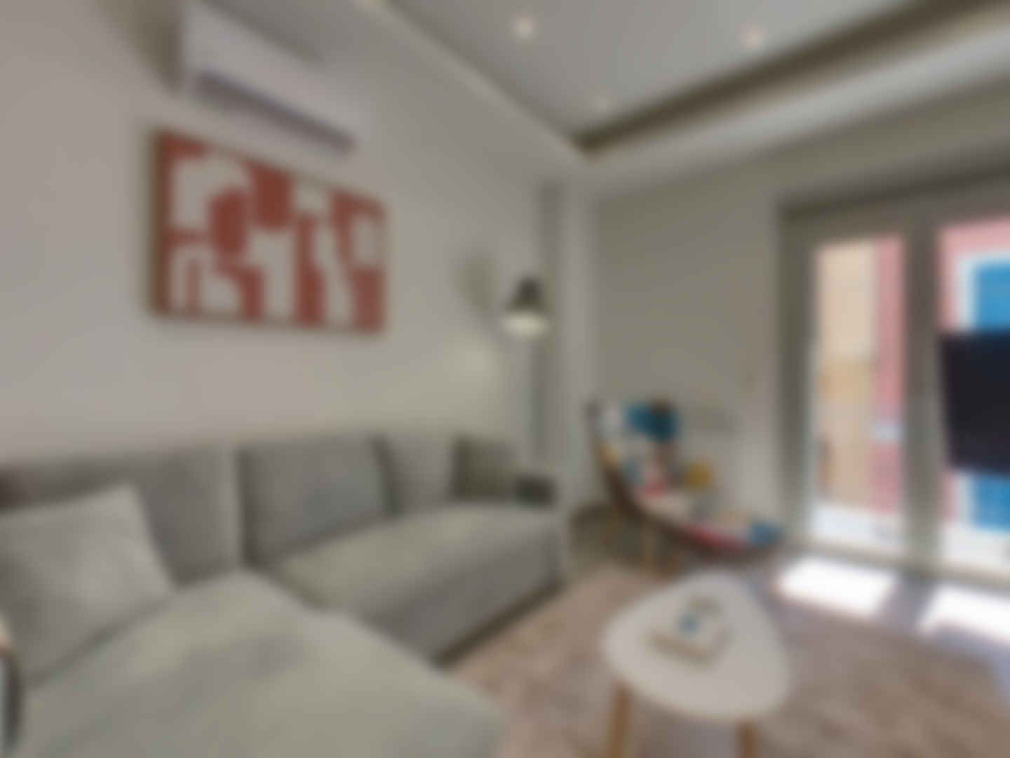 loading blurry tour image