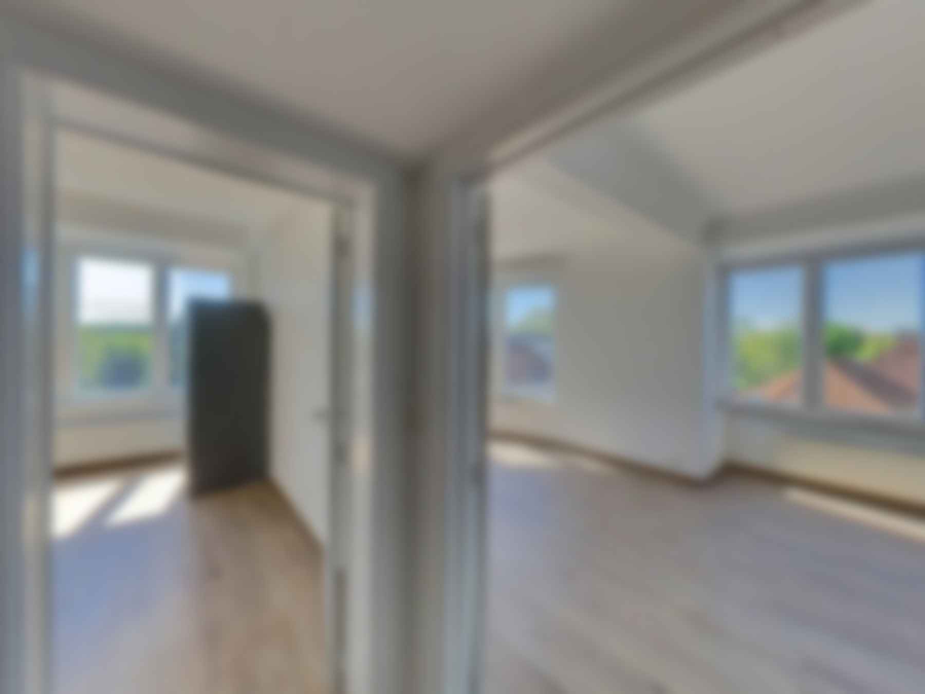 loading blurry tour image