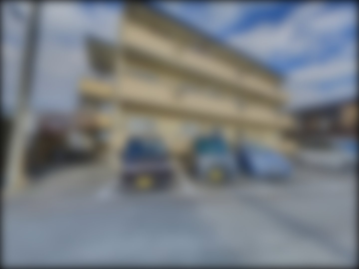 loading blurry tour image