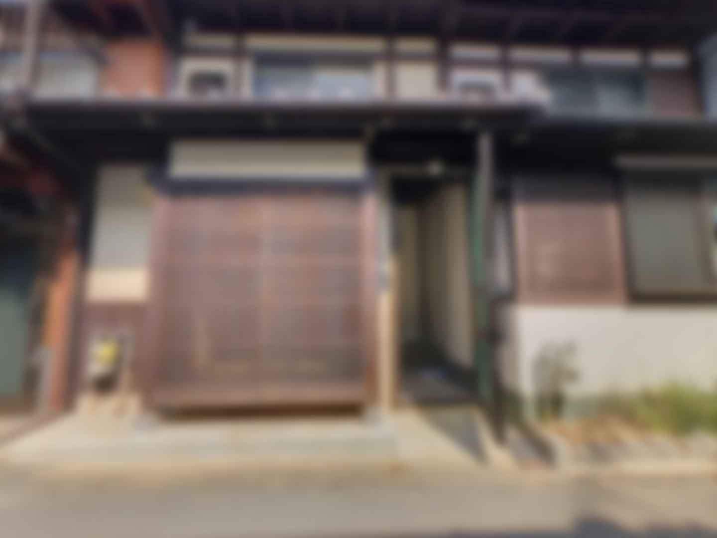 loading blurry tour image