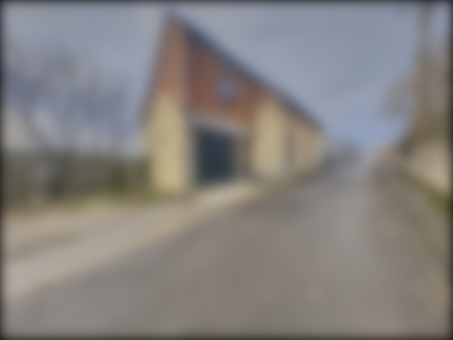 loading blurry tour image