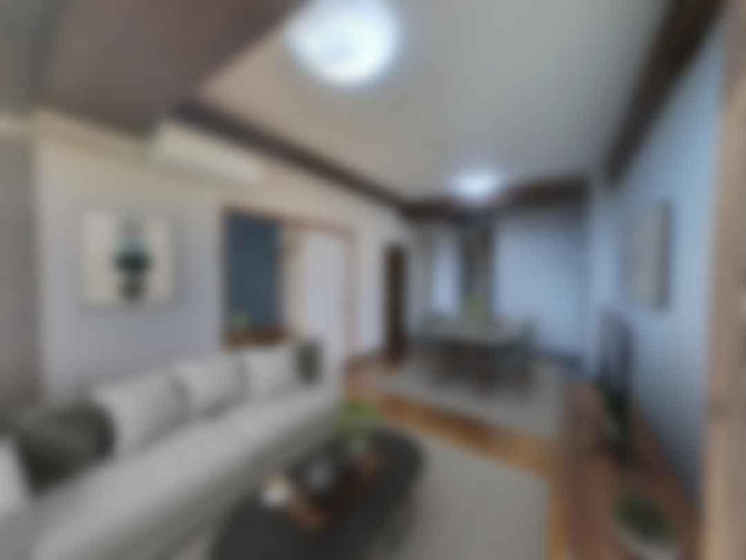 loading blurry tour image