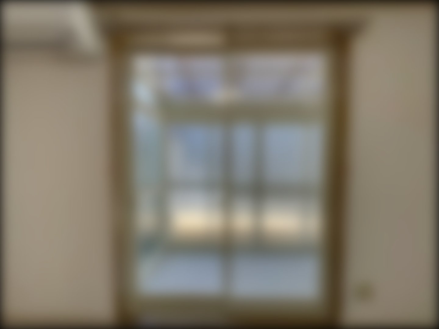 loading blurry tour image