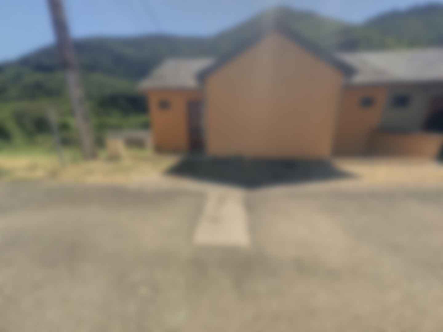 loading blurry tour image