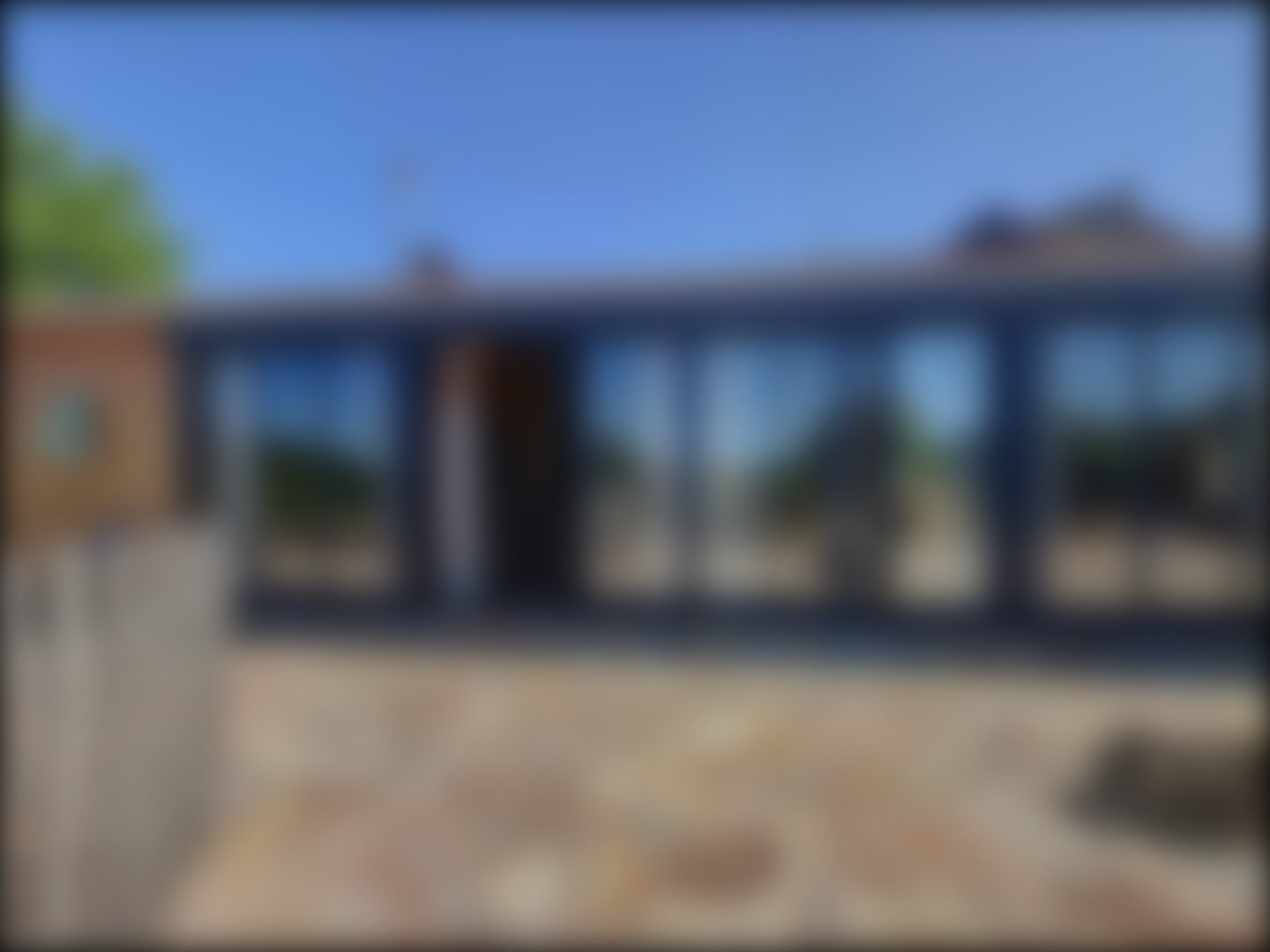 loading blurry tour image