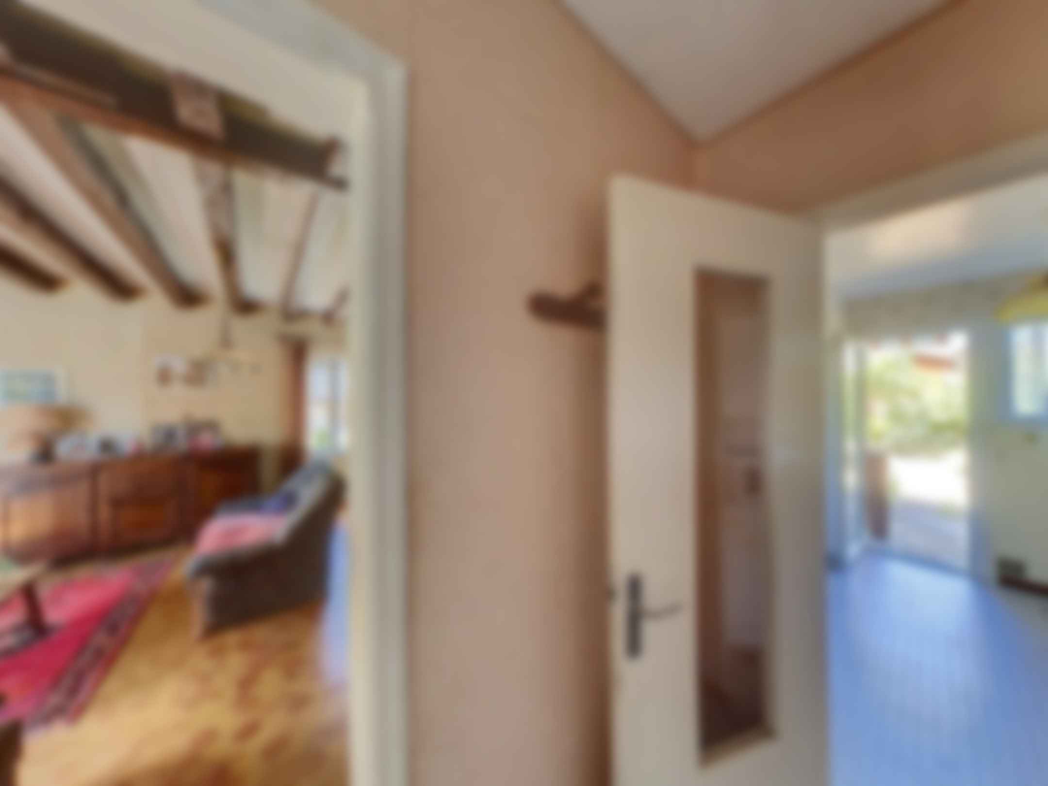 loading blurry tour image