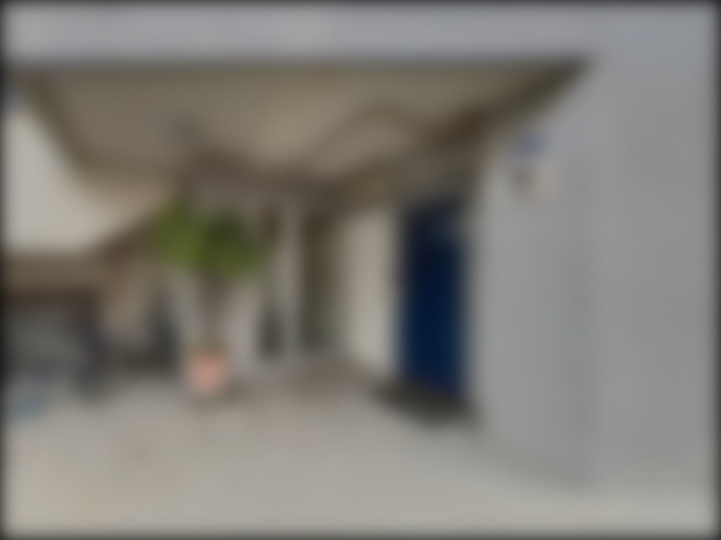 loading blurry tour image