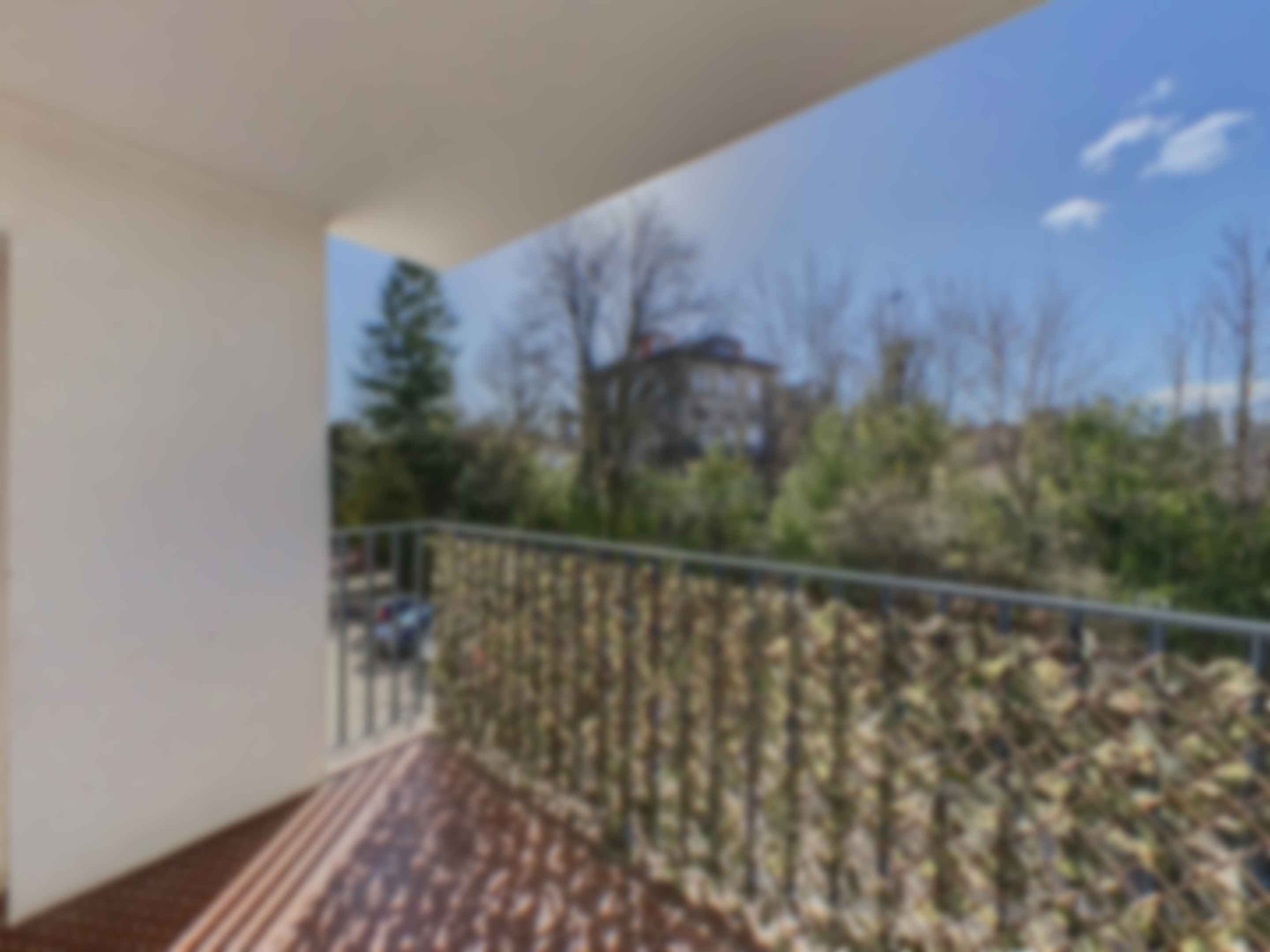 loading blurry tour image