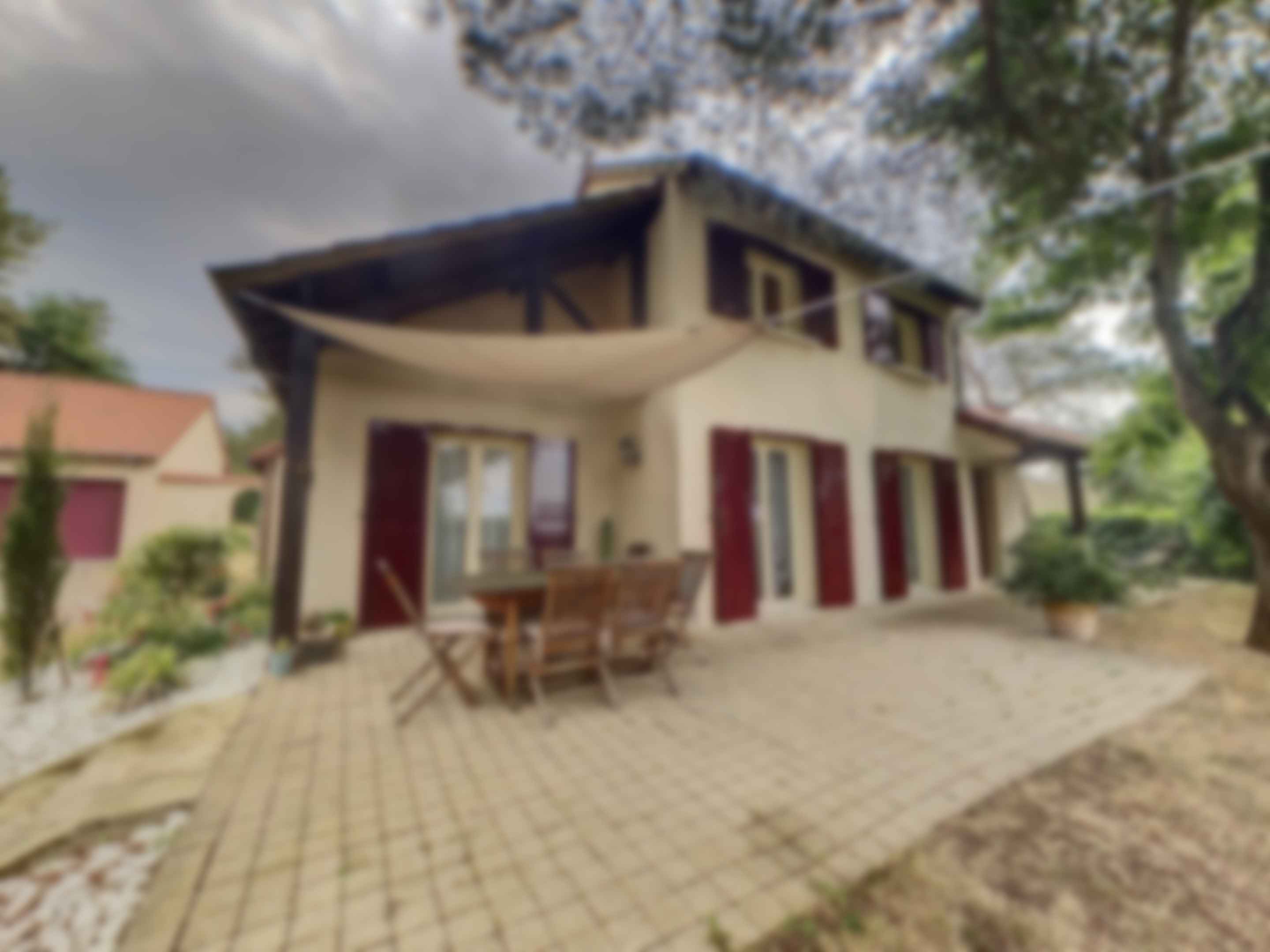 loading blurry tour image