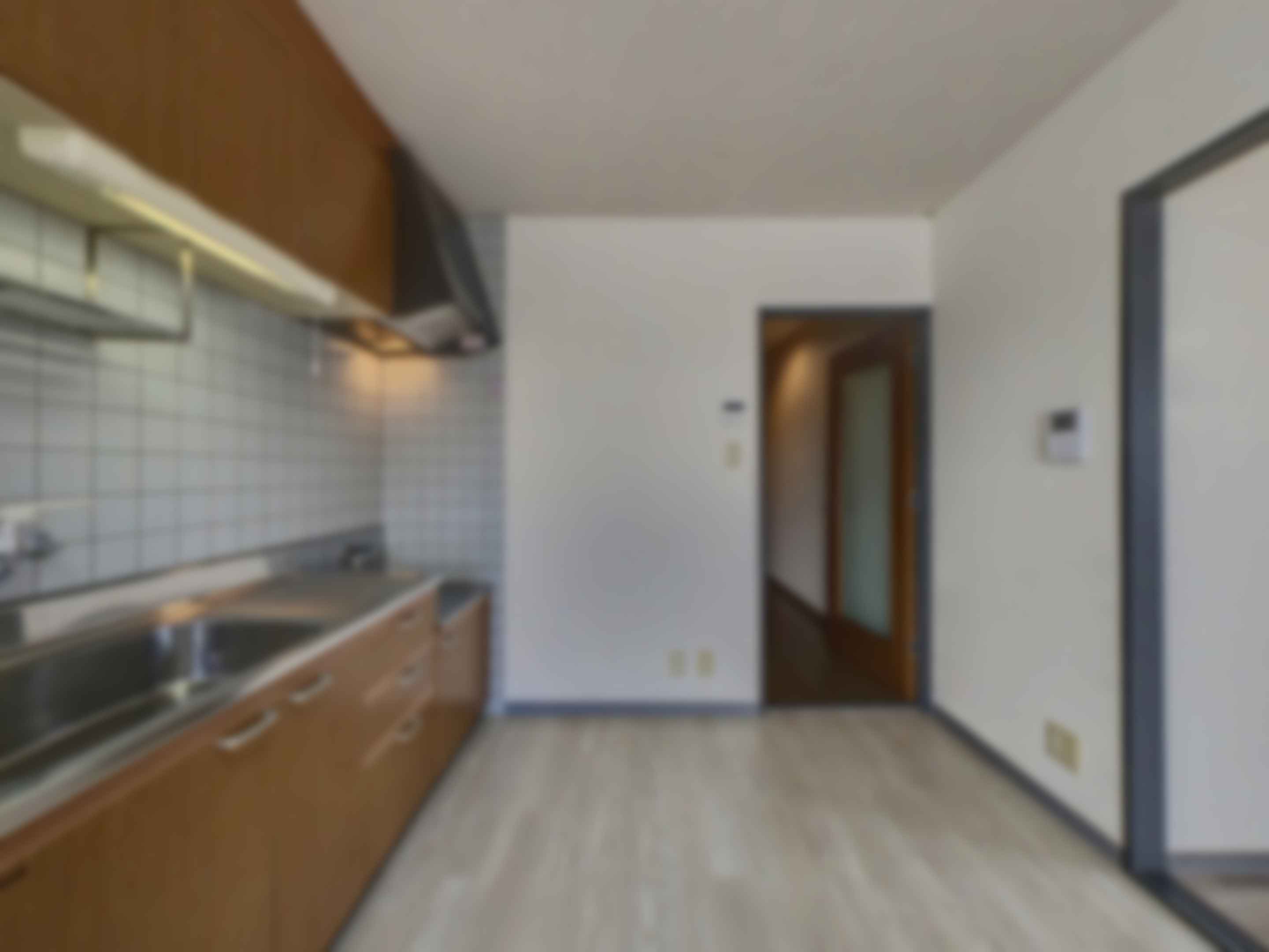 loading blurry tour image