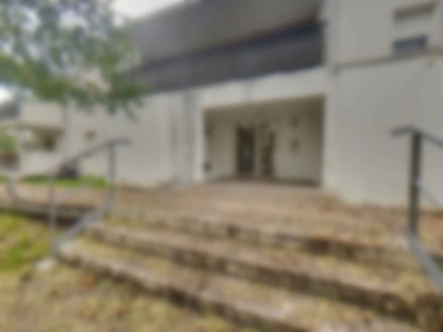 loading blurry tour image