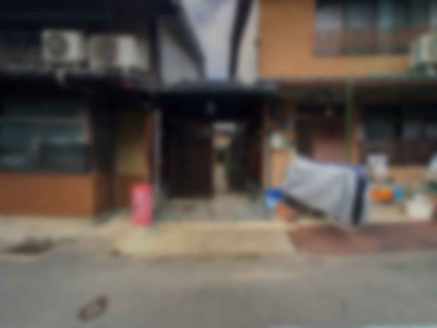 loading blurry tour image