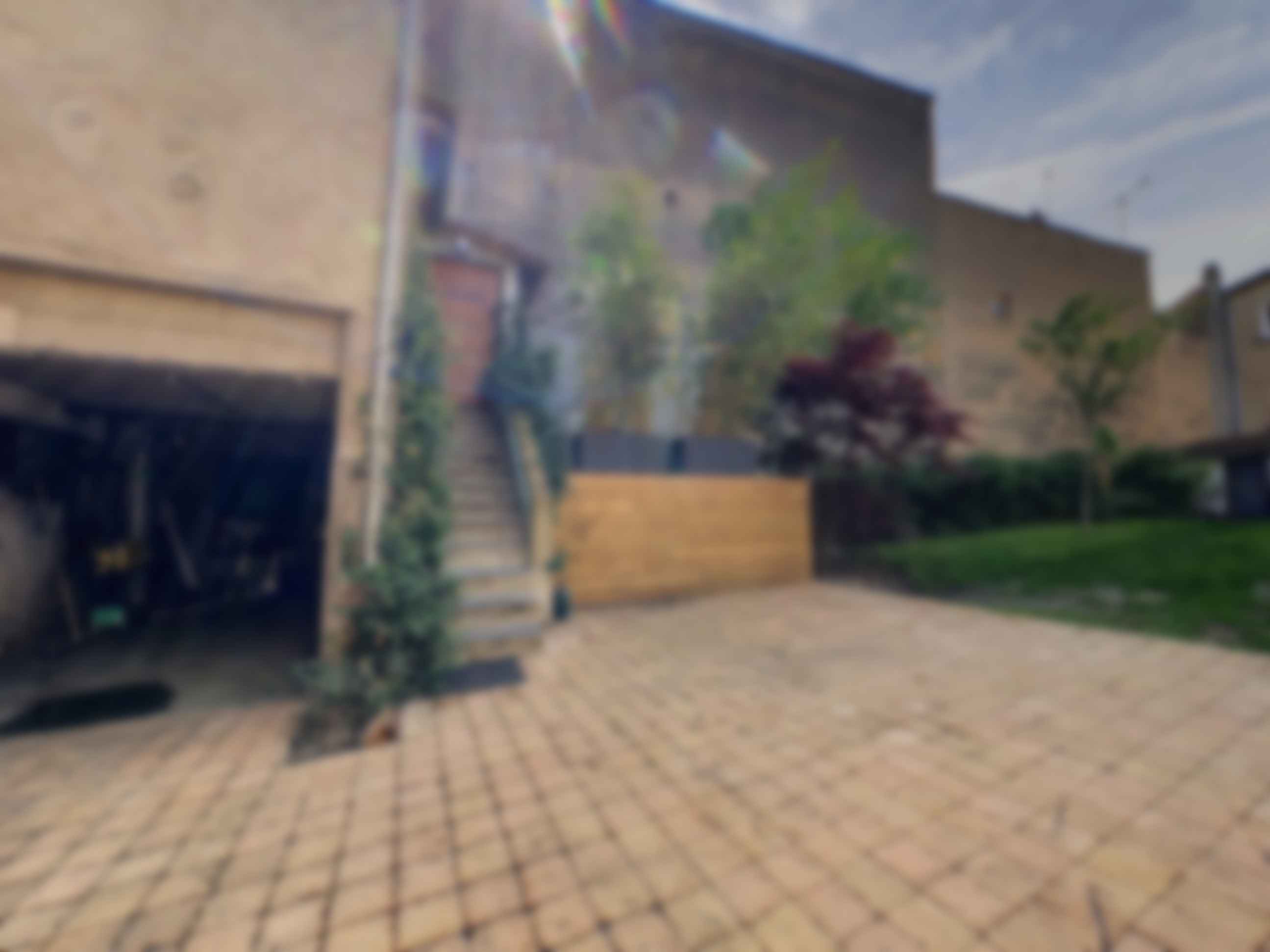 loading blurry tour image