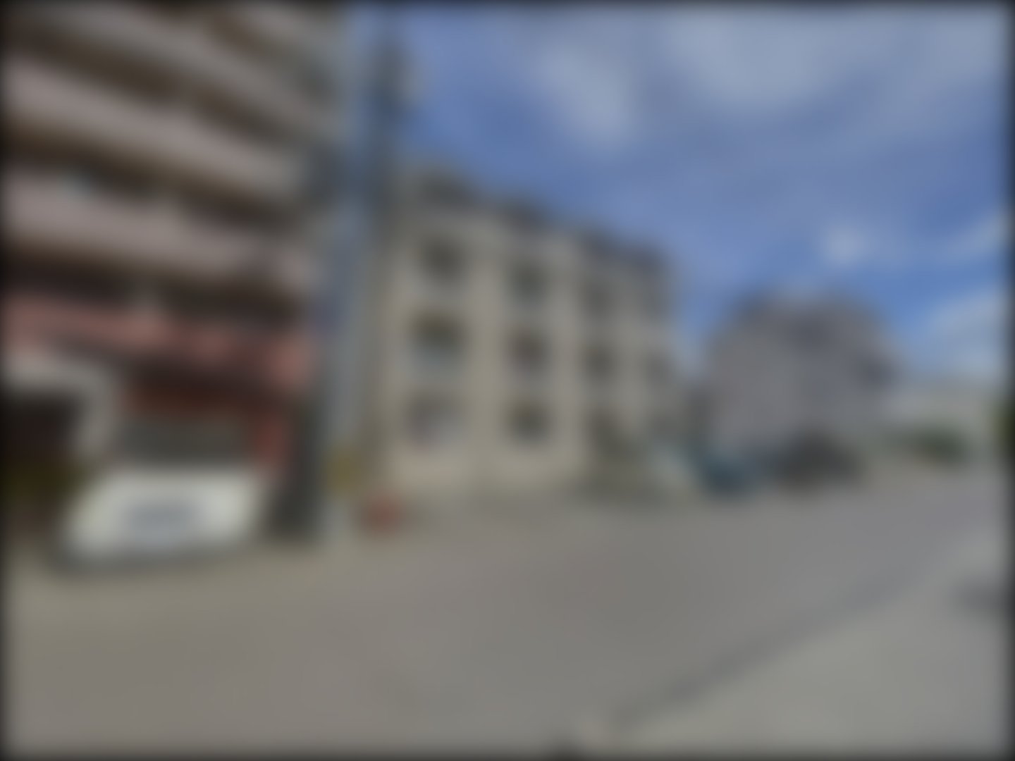 loading blurry tour image