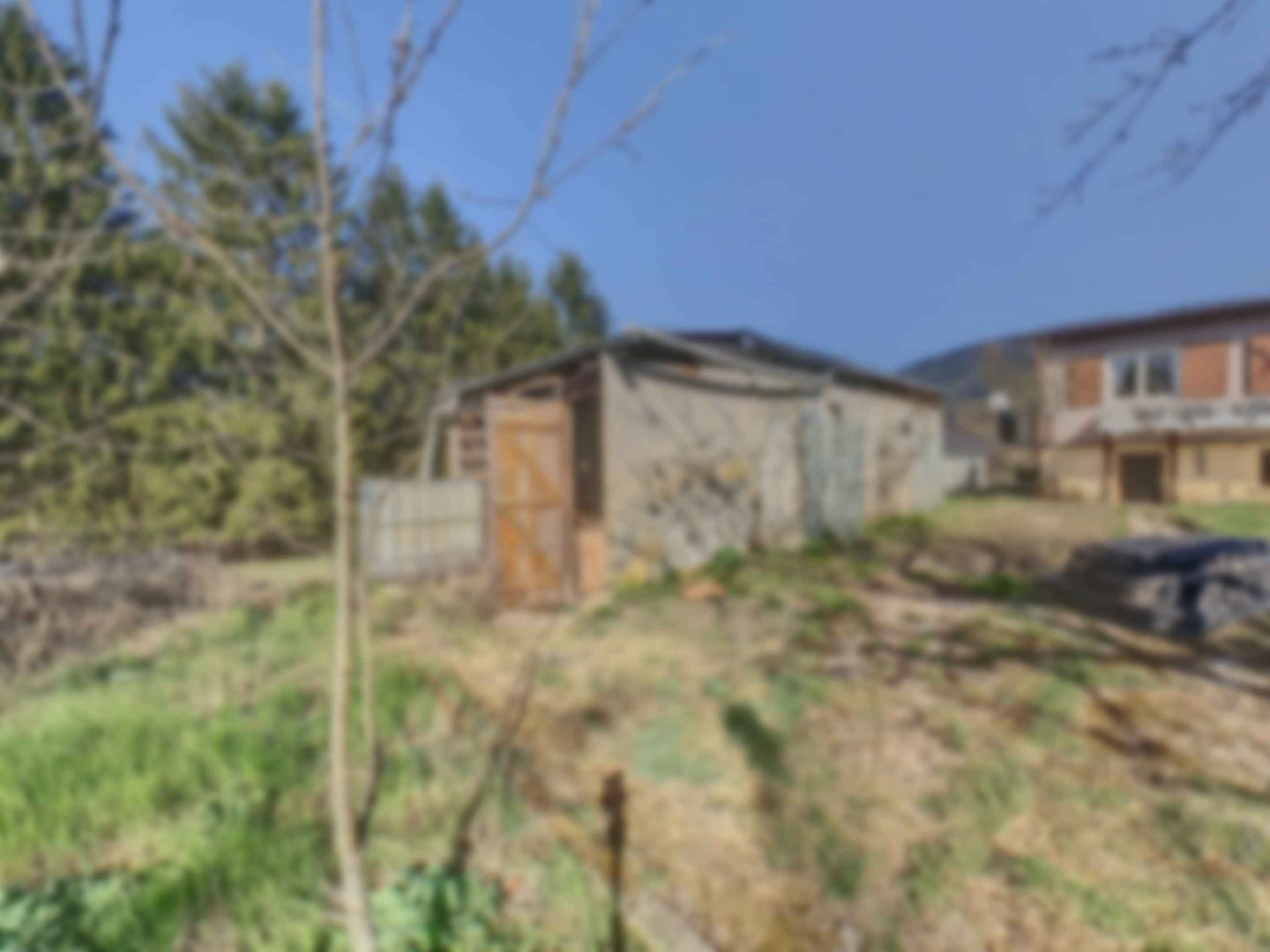 loading blurry tour image