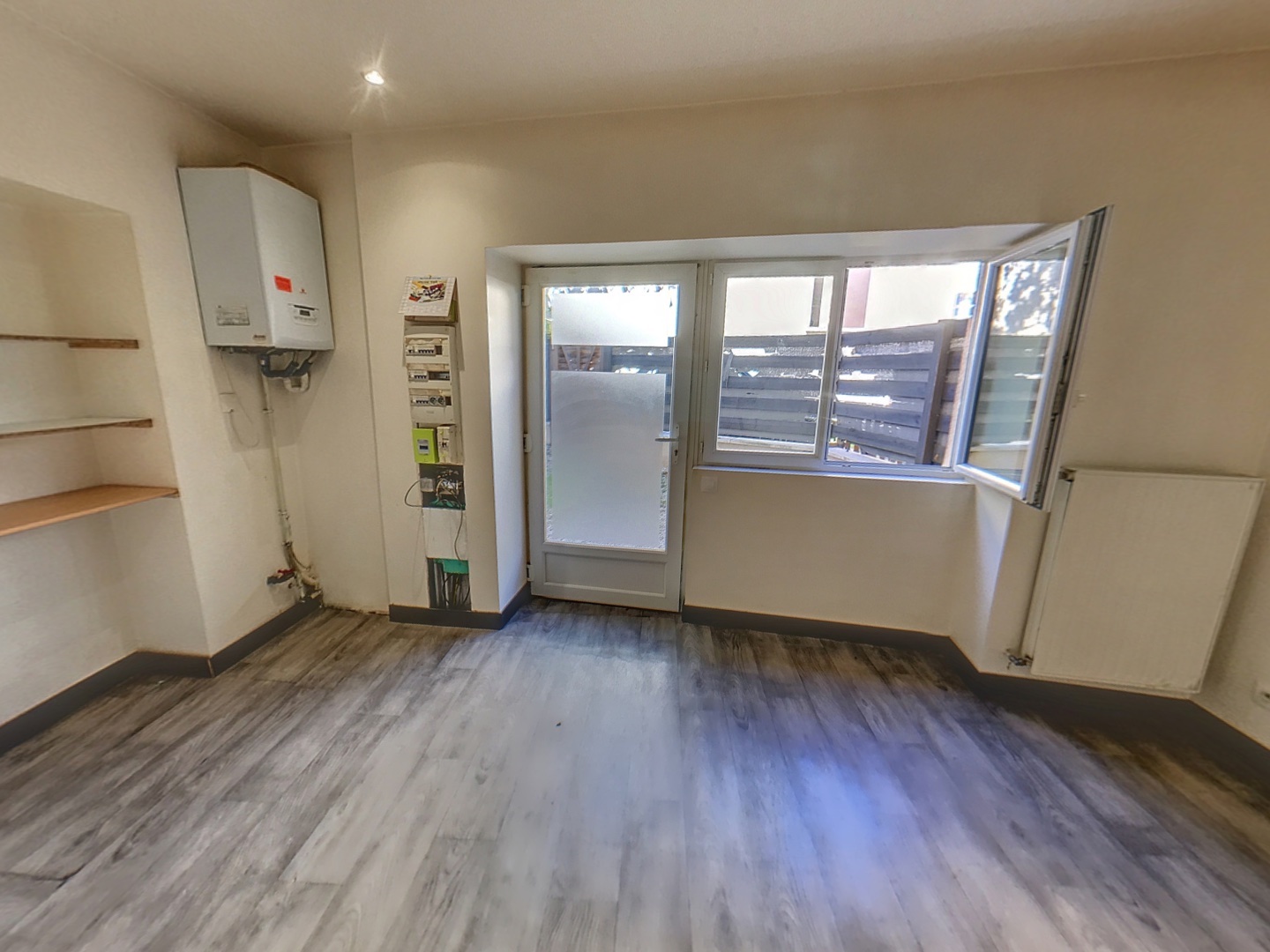 loading blurry tour image