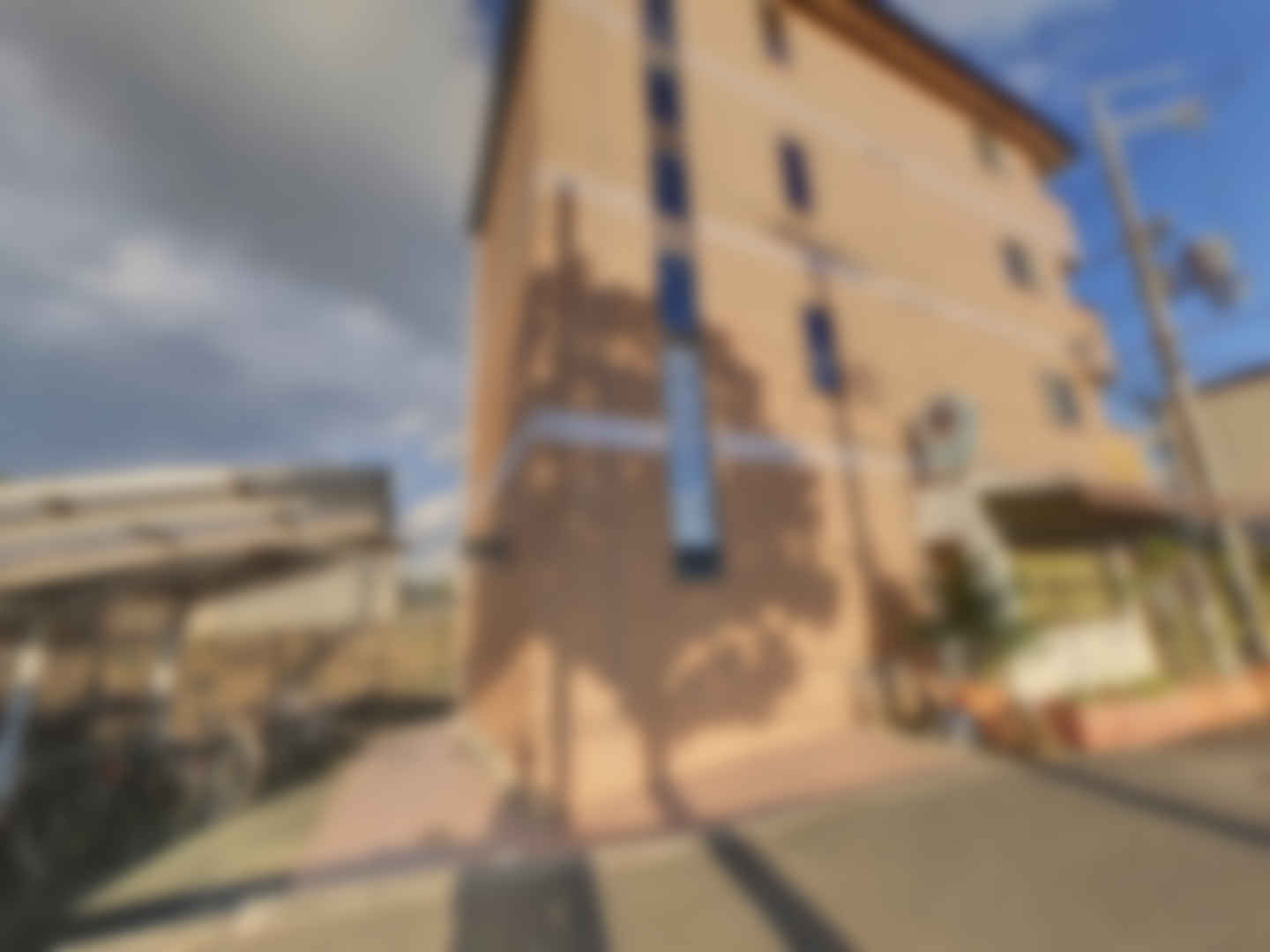 loading blurry tour image