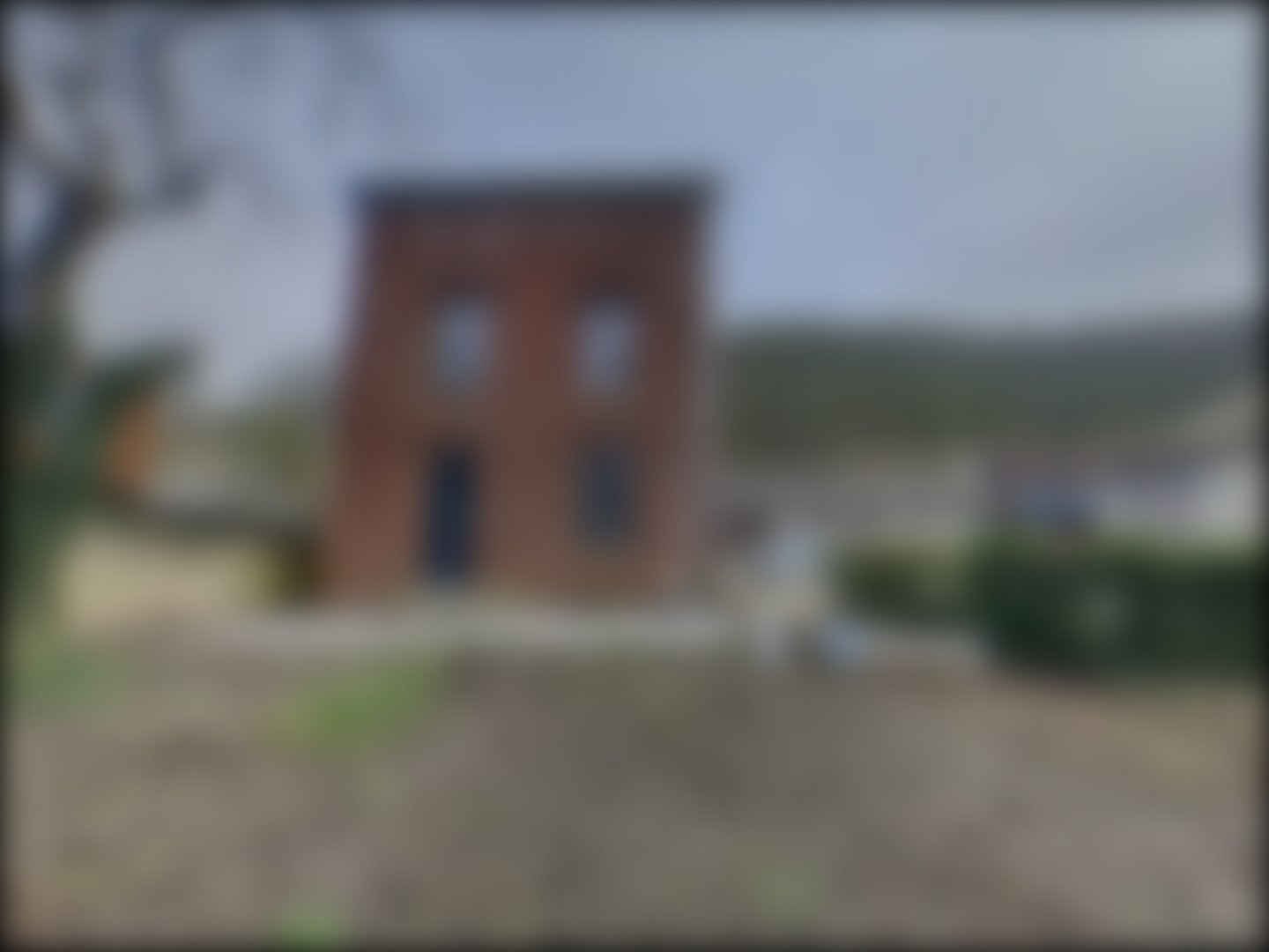 loading blurry tour image