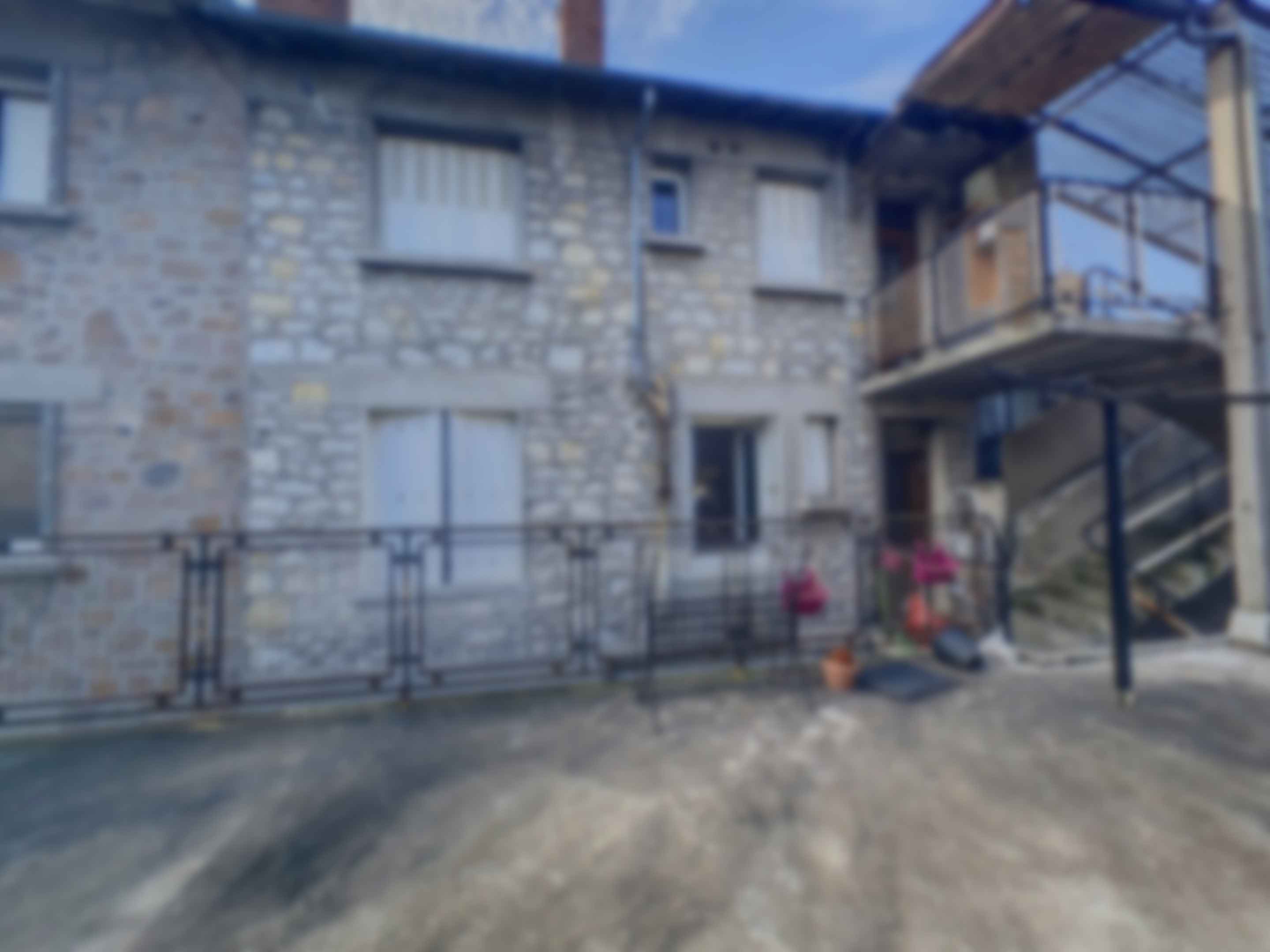 loading blurry tour image