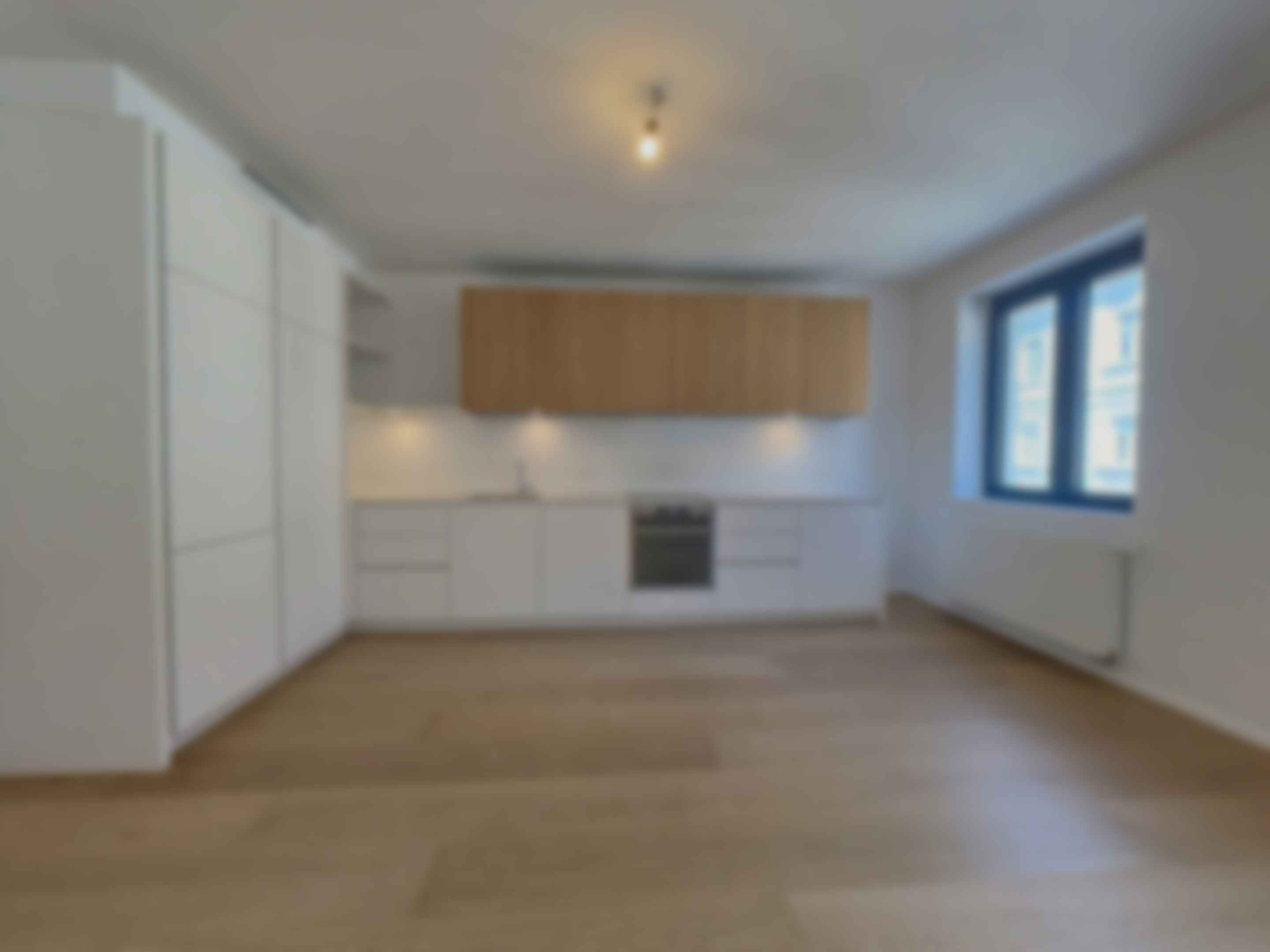 loading blurry tour image