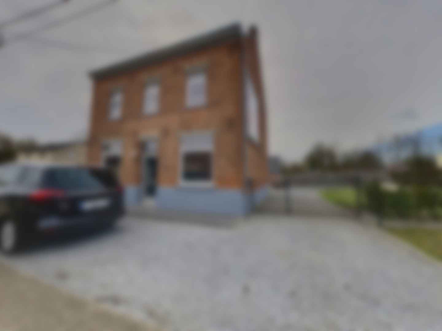 loading blurry tour image