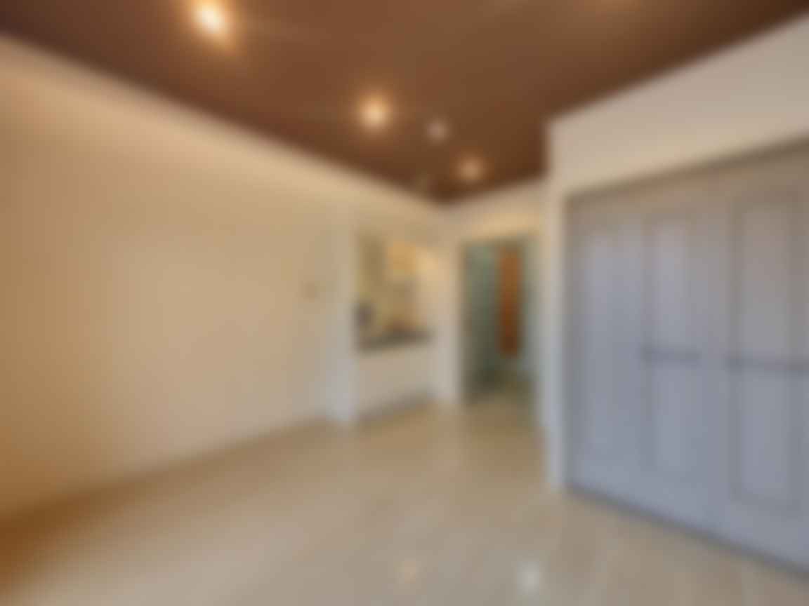 loading blurry tour image