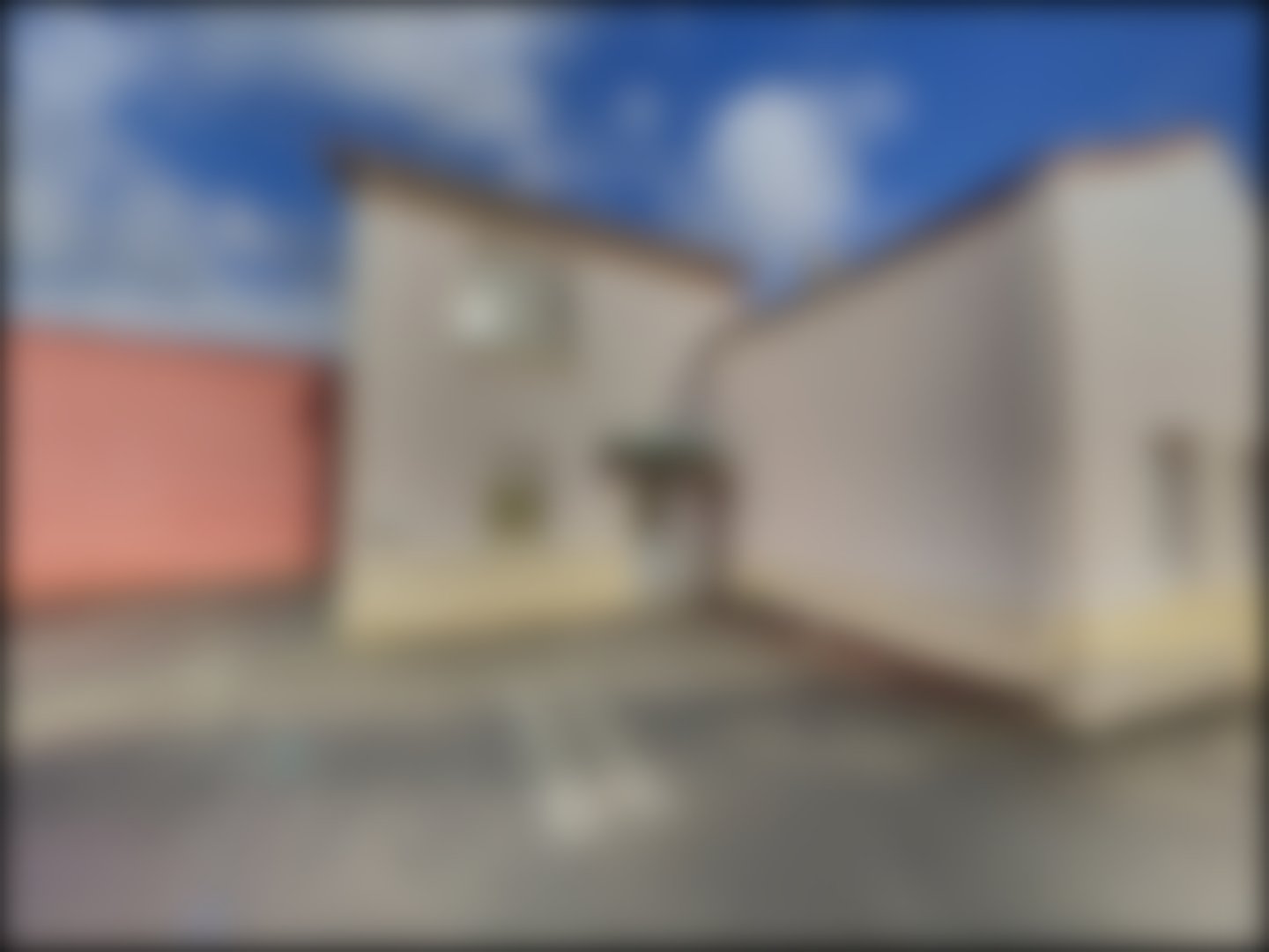 loading blurry tour image