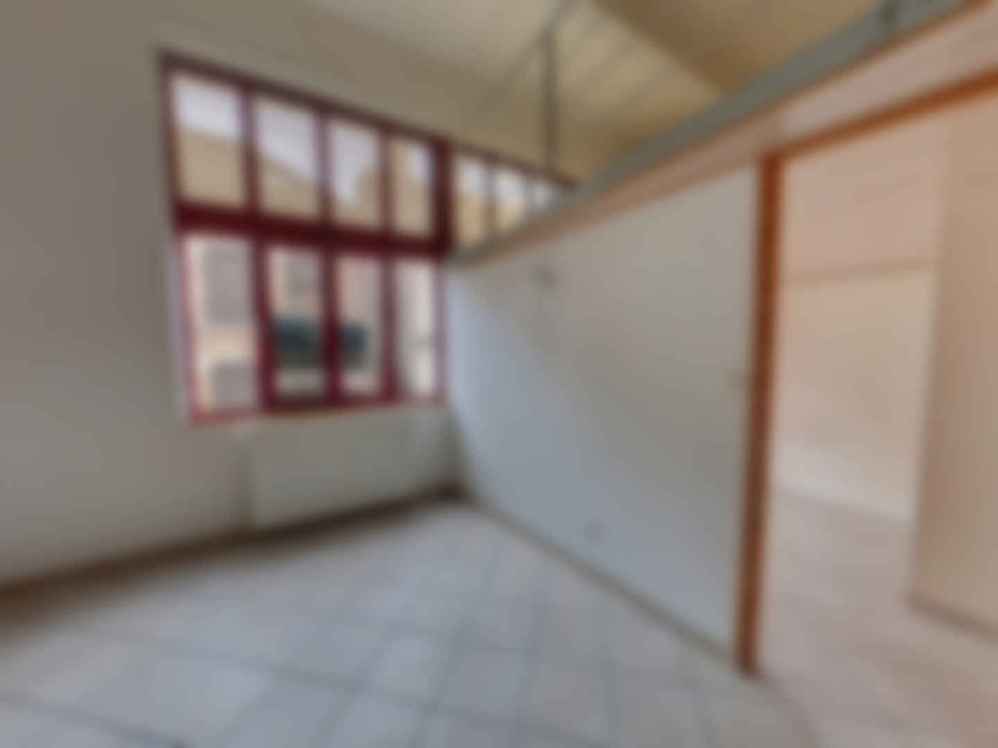 loading blurry tour image