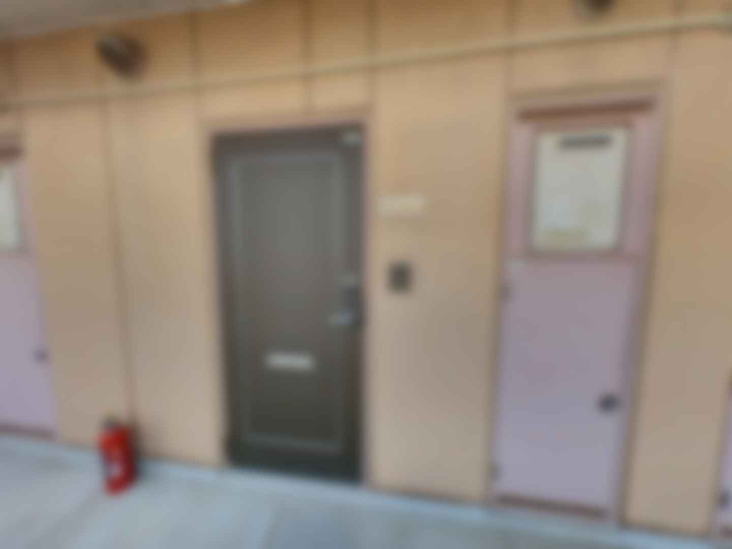 loading blurry tour image