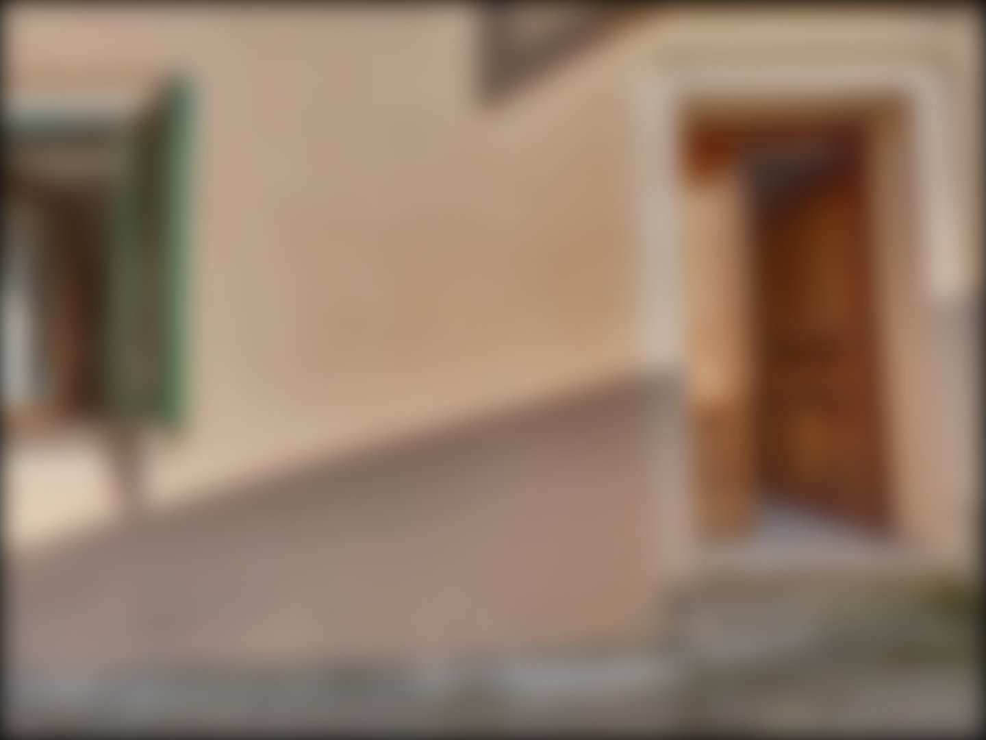 loading blurry tour image