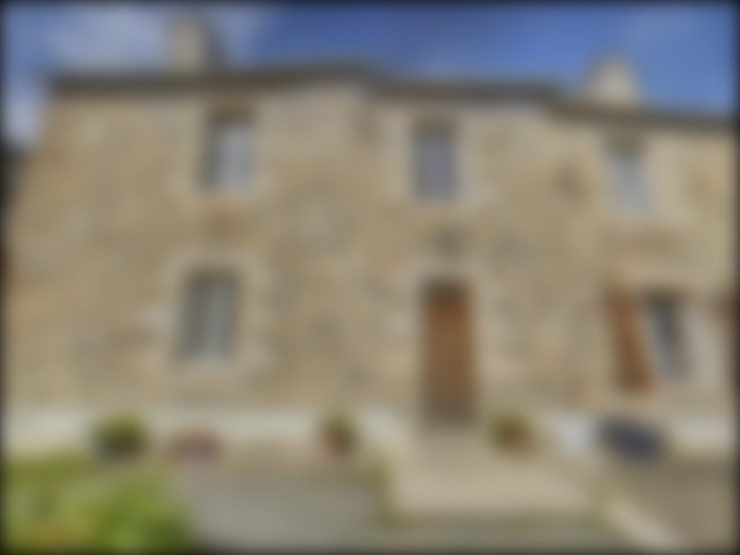 loading blurry tour image