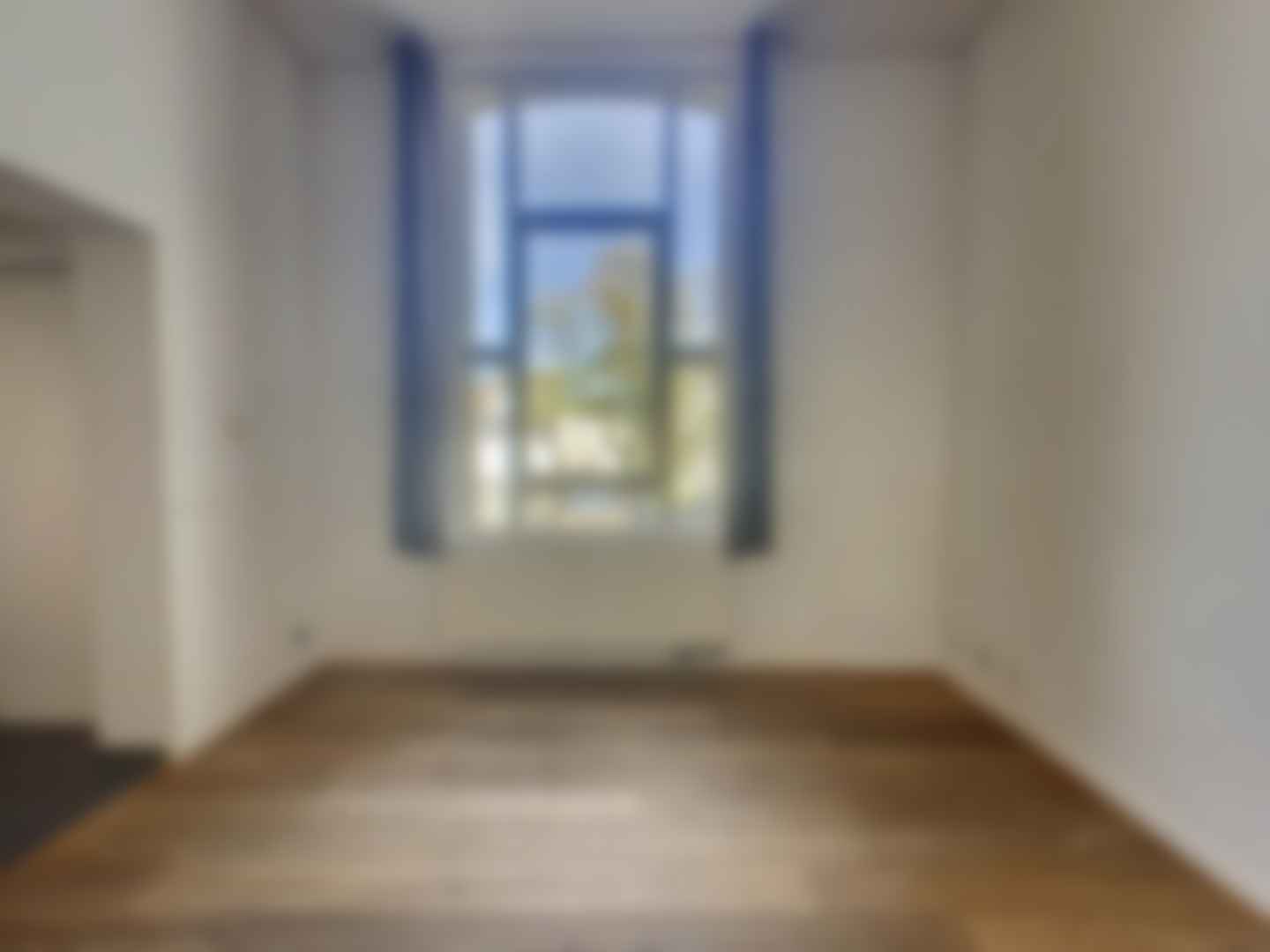 loading blurry tour image