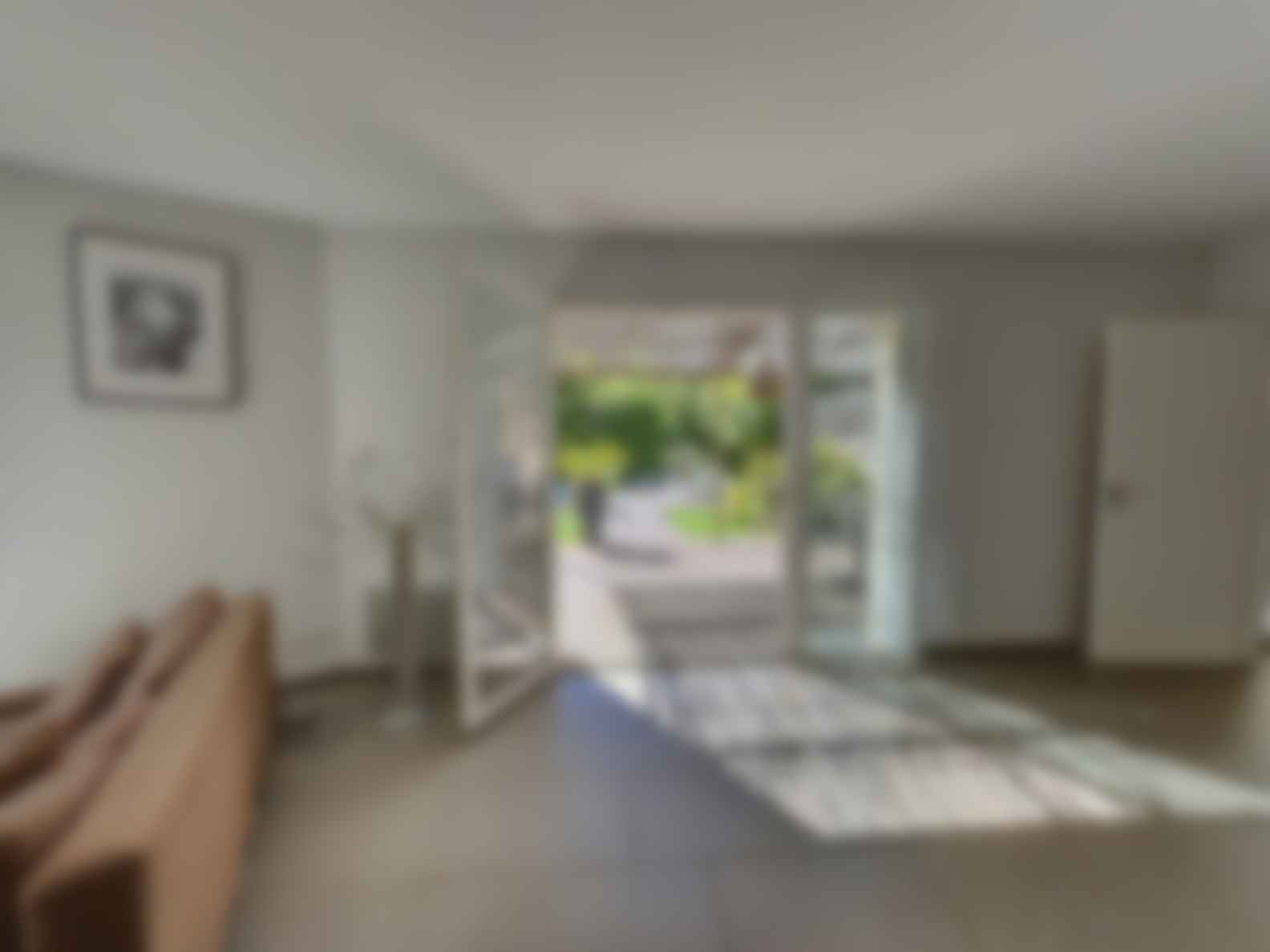 loading blurry tour image