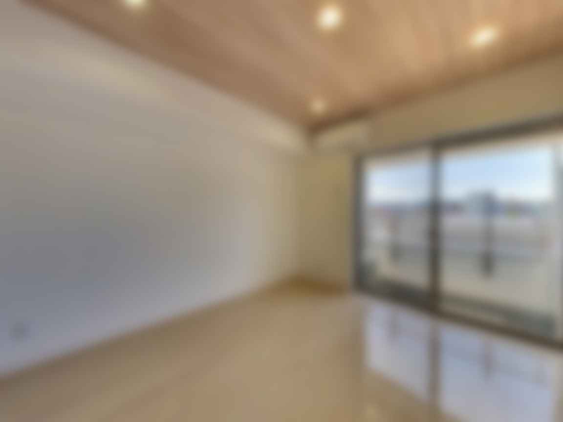 loading blurry tour image