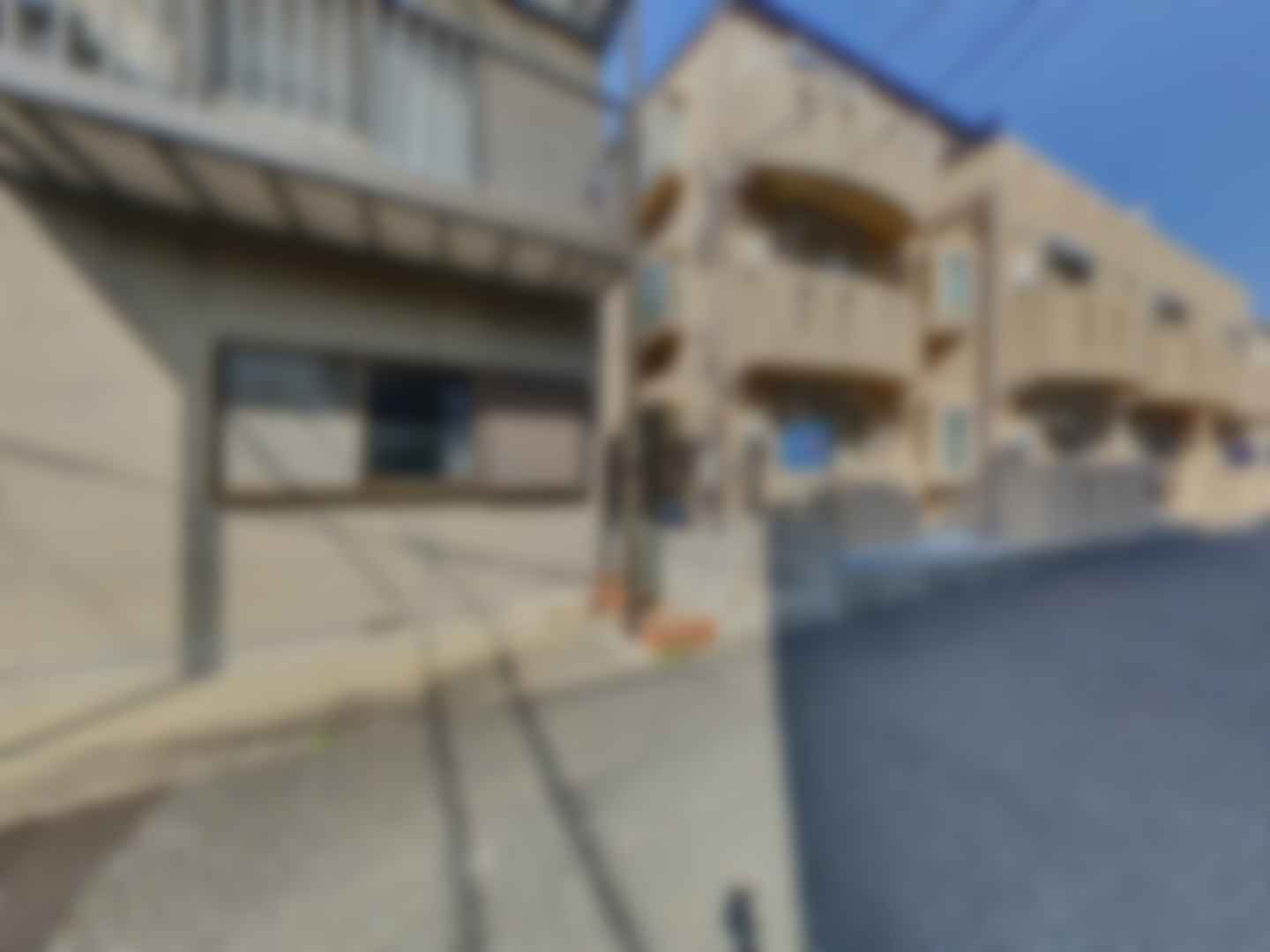 loading blurry tour image