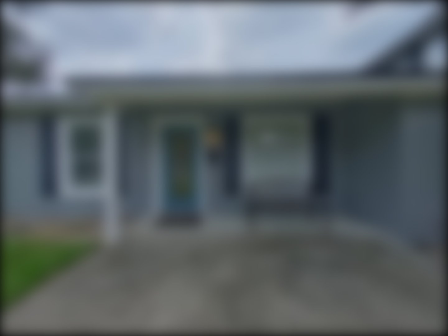 loading blurry tour image