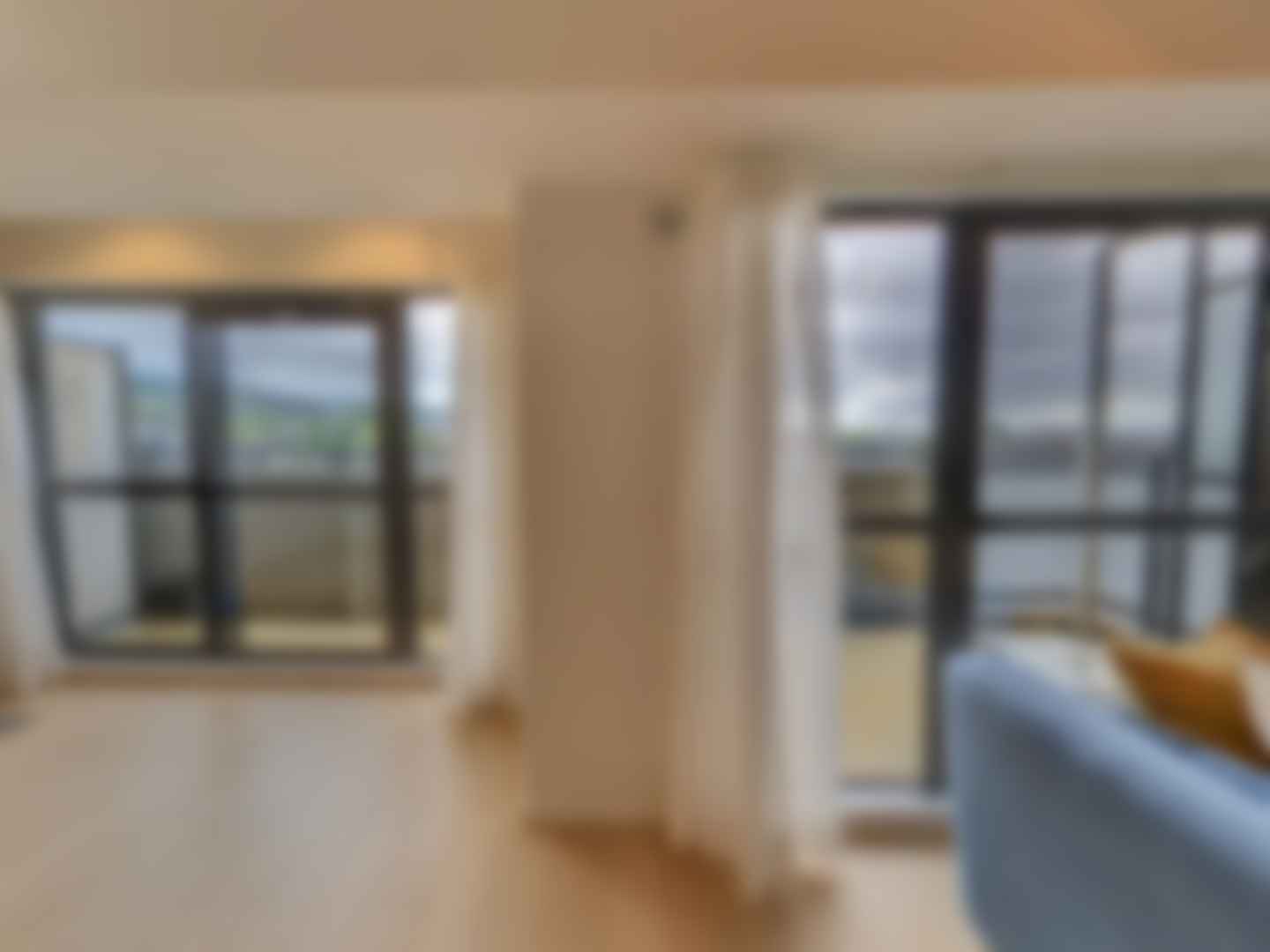 loading blurry tour image