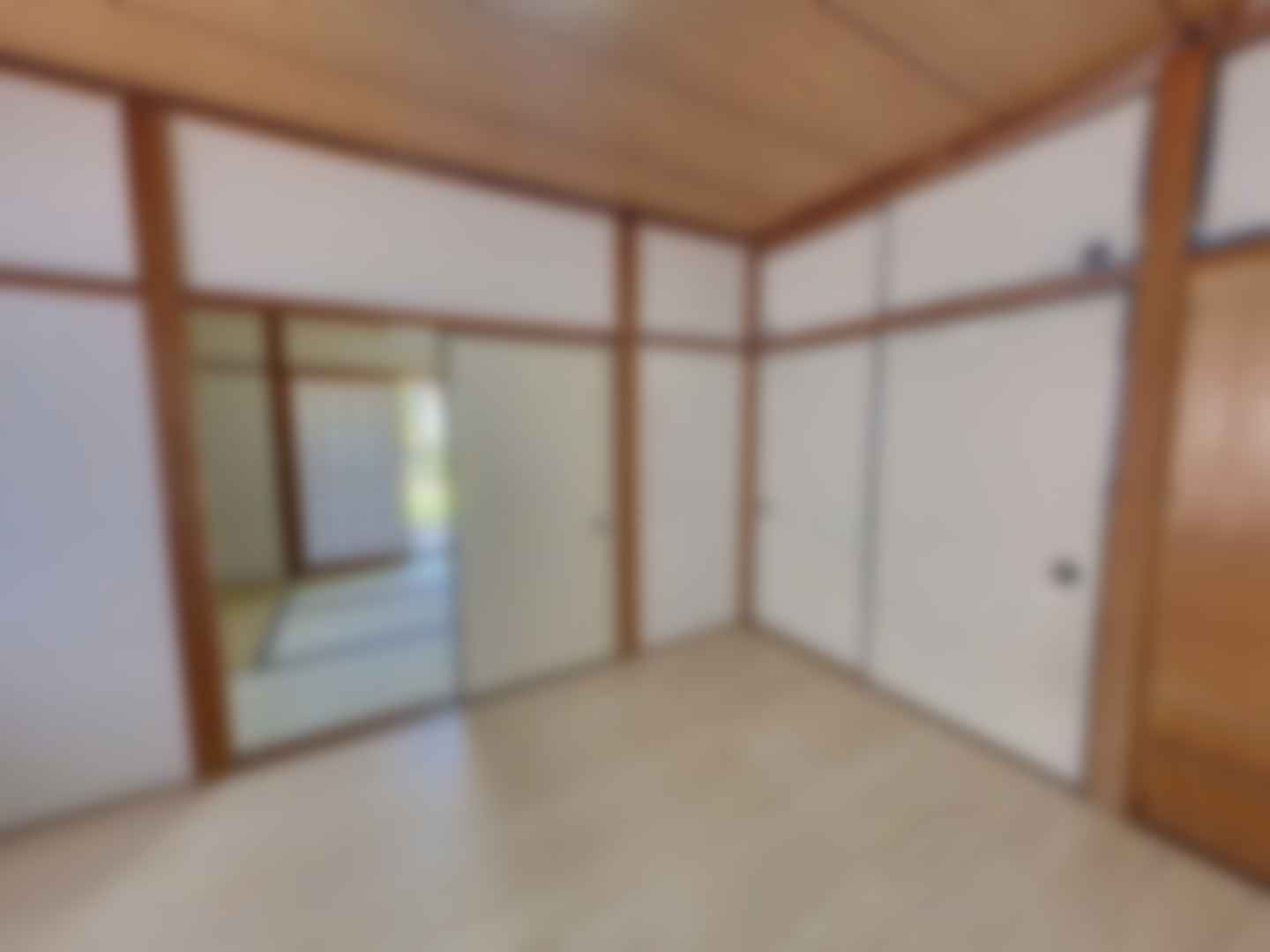 loading blurry tour image