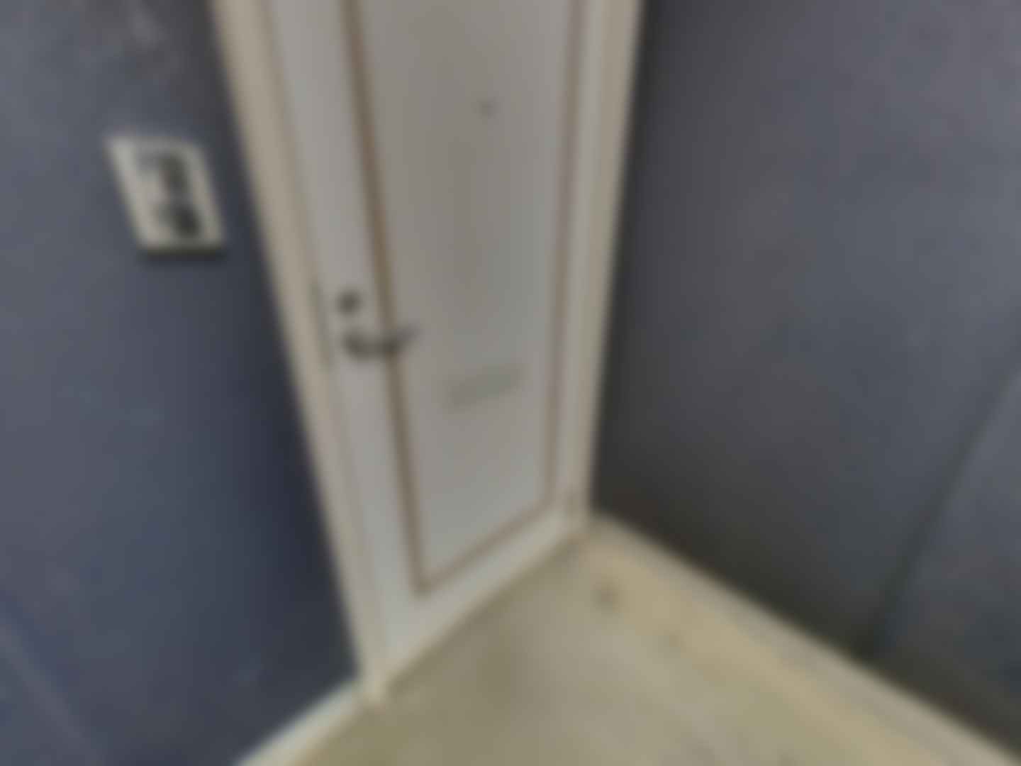 loading blurry tour image