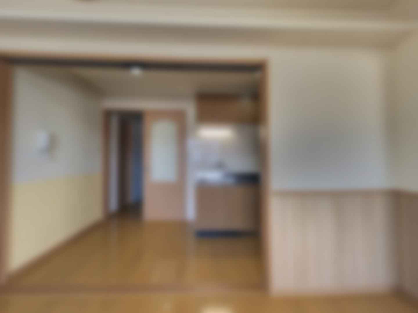 loading blurry tour image