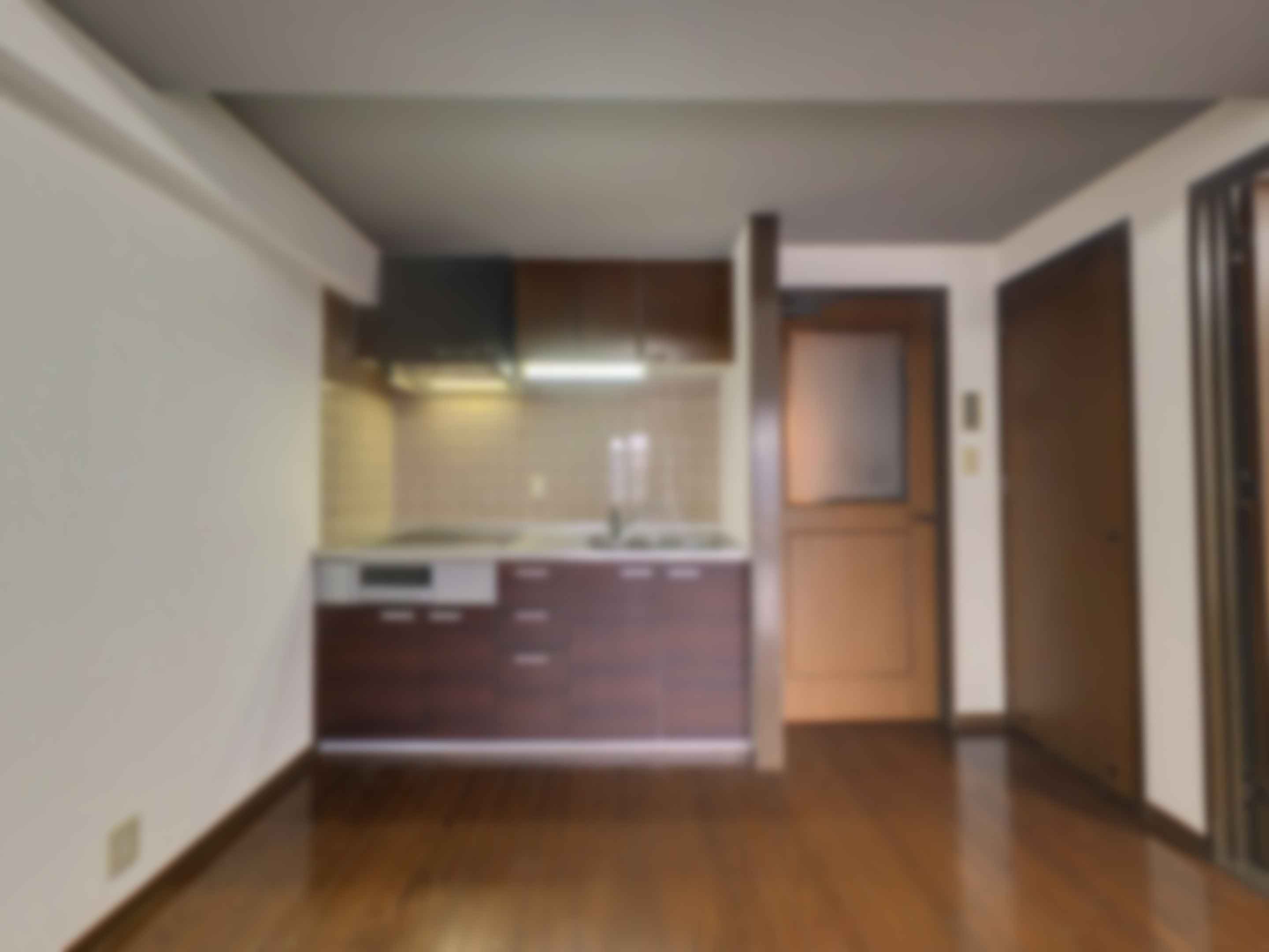 loading blurry tour image