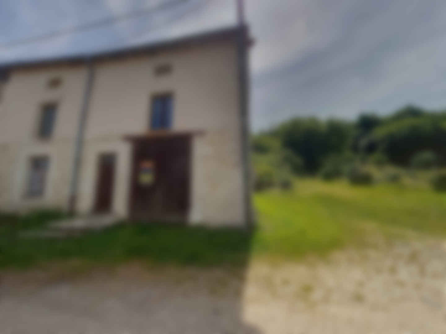 loading blurry tour image