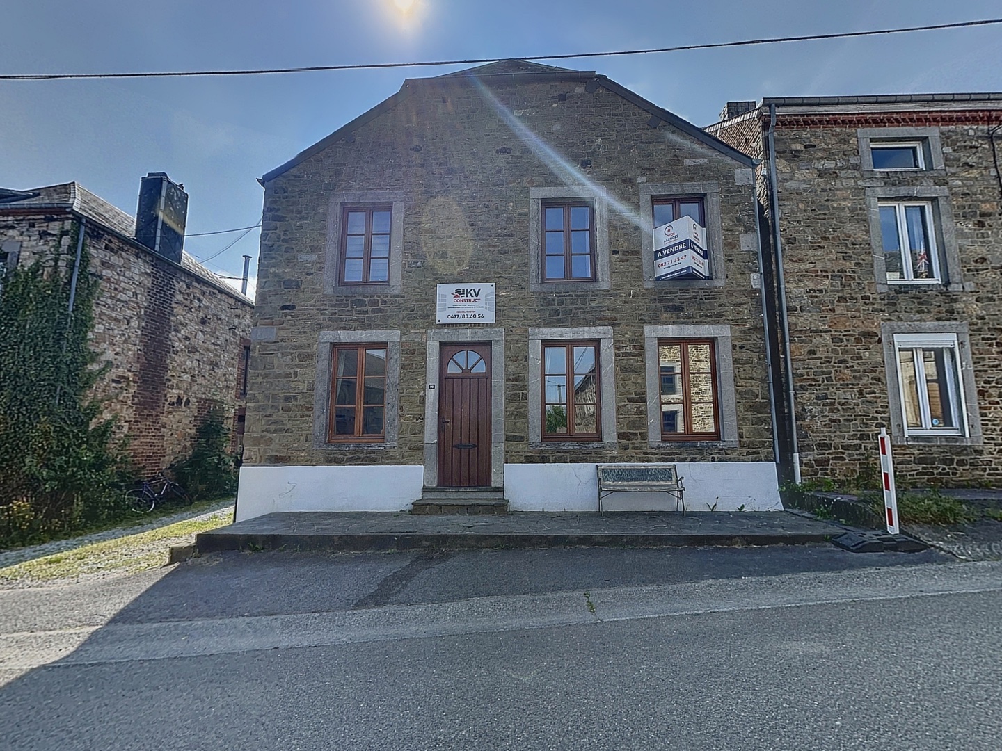 loading blurry tour image