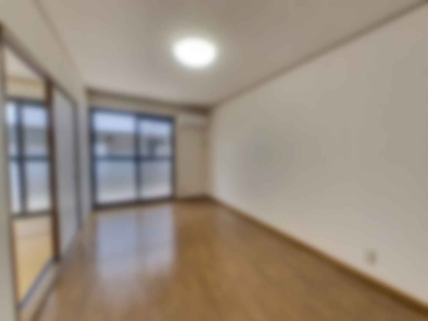 loading blurry tour image